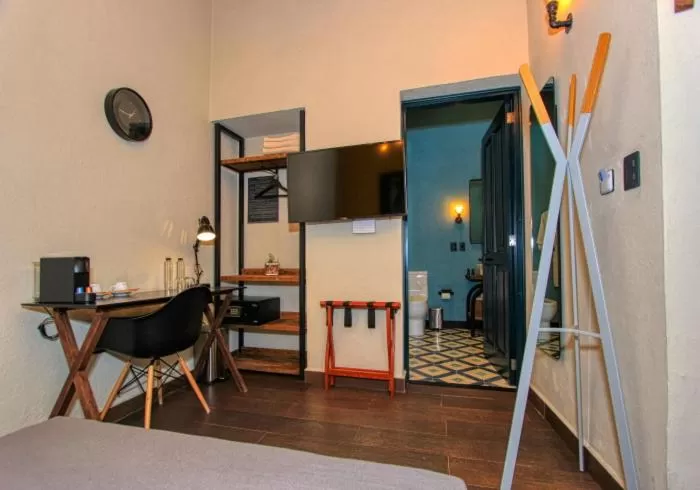 Antigua Trece Hotel Fusión