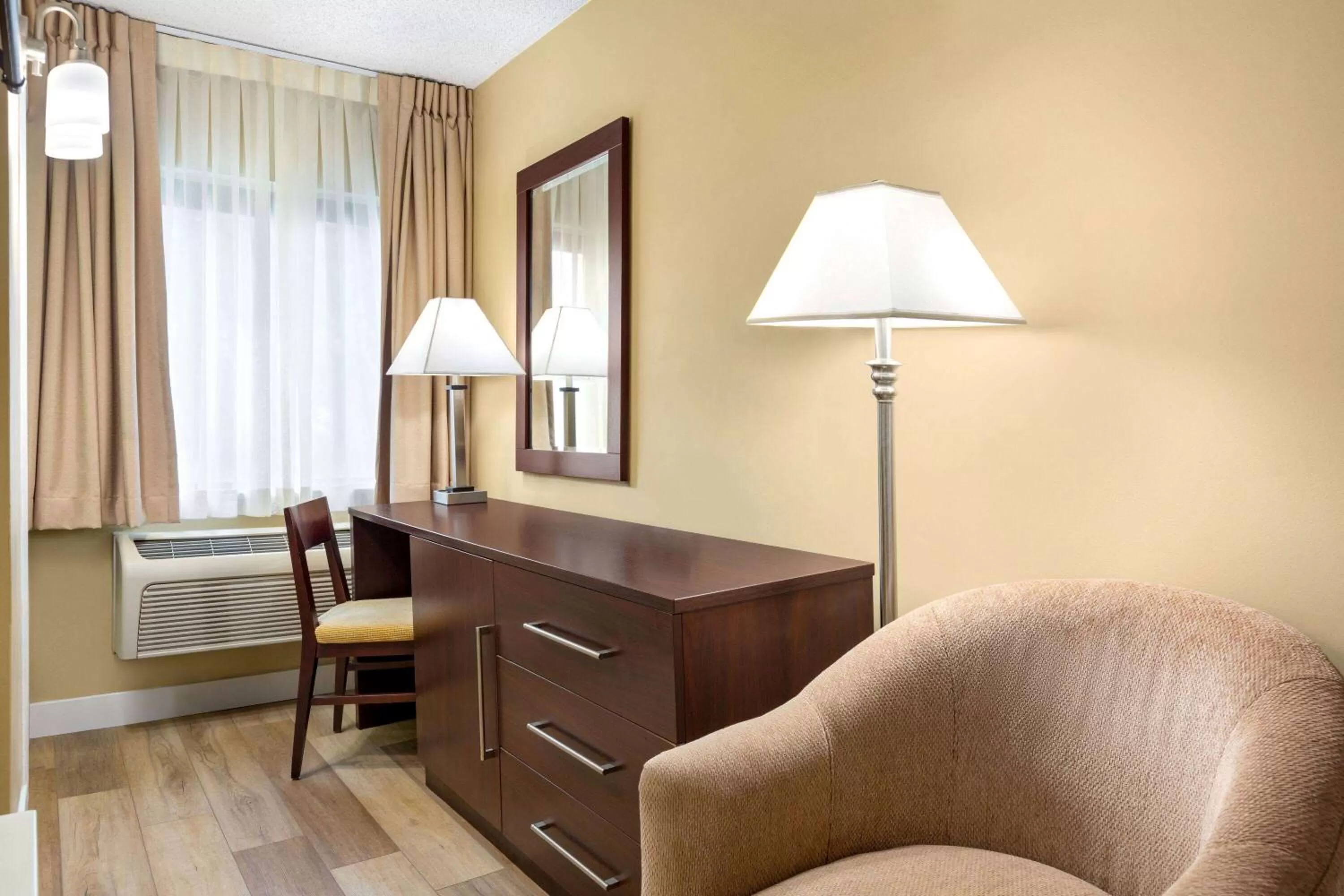 Bedroom in Travelodge by Wyndham Presidio San Francisco