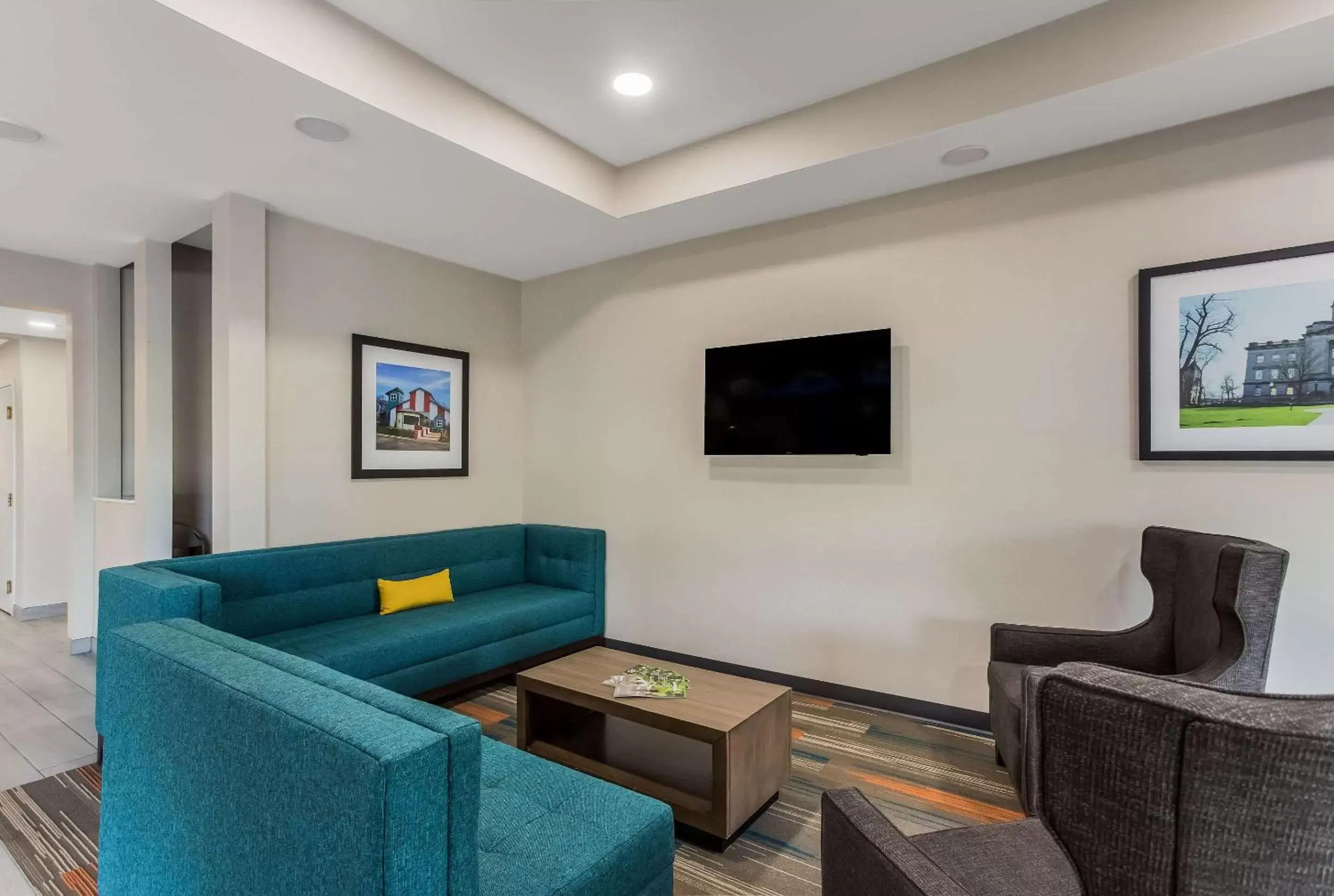 Lobby or reception, Seating Area in MainStay Suites Bourbonnais - Kankakee