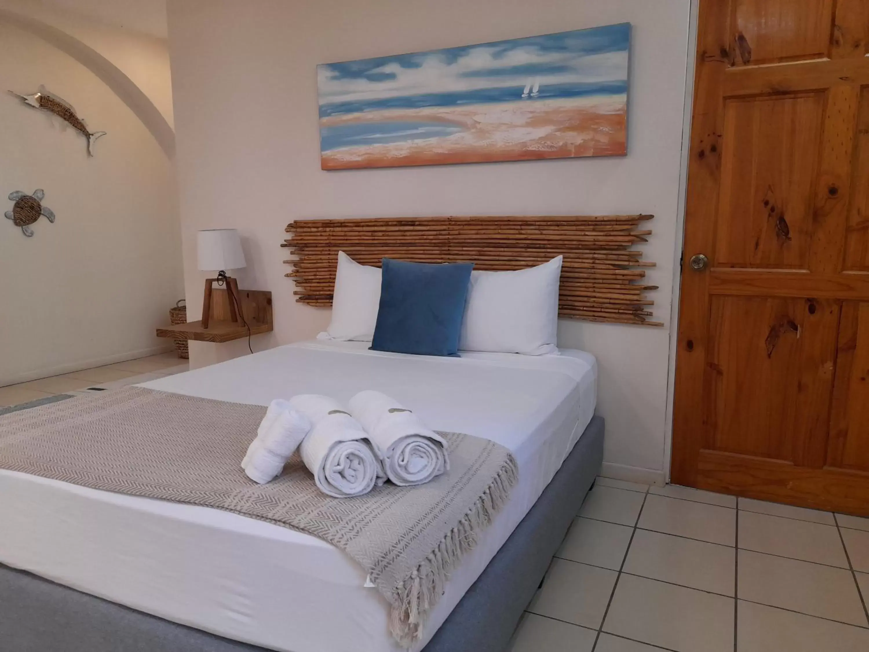 Photo of the whole room, Bed in Zulu Surf Hotel Tamarindo