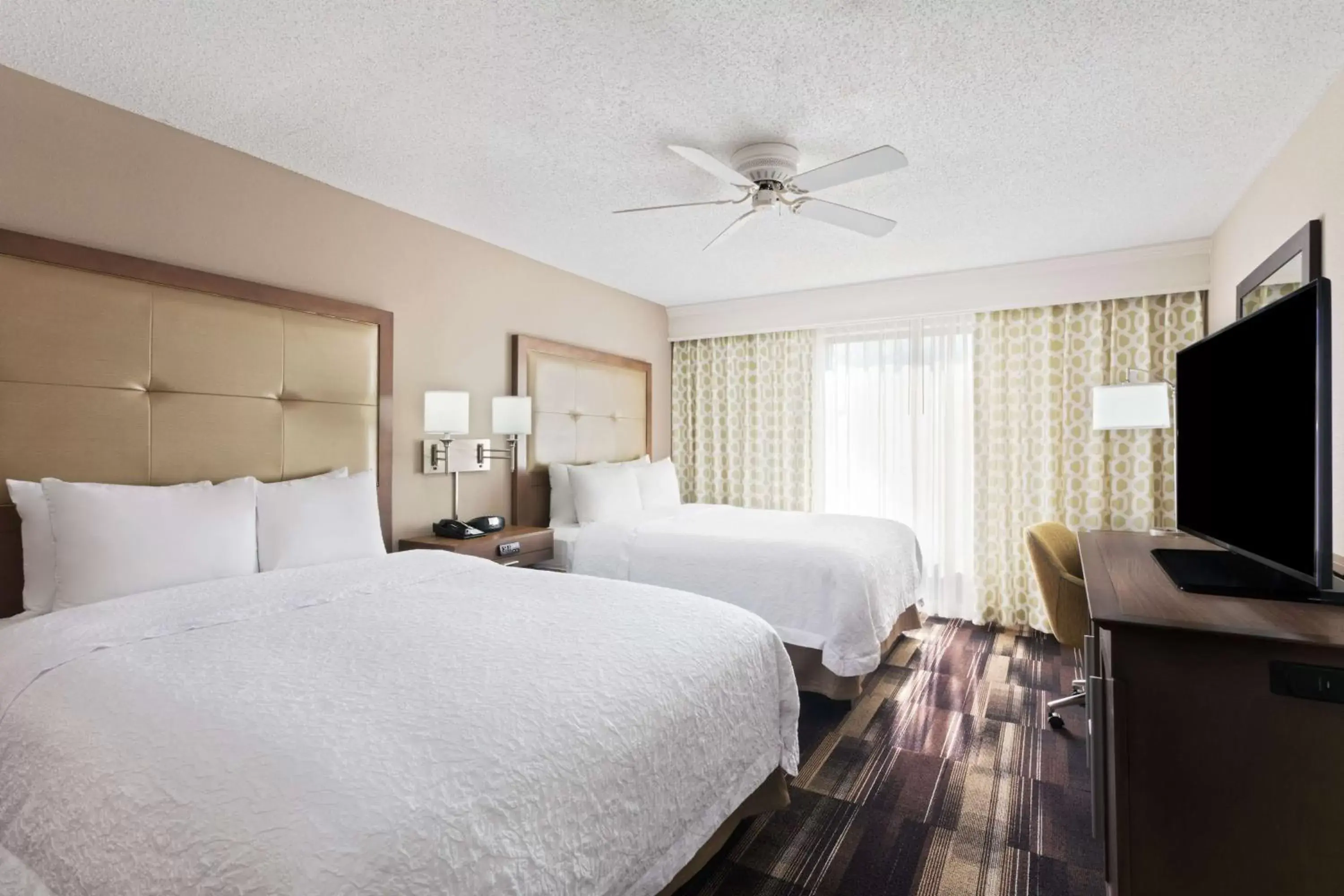 Bed in Hampton Inn & Suites Atlanta/Duluth/Gwinnett