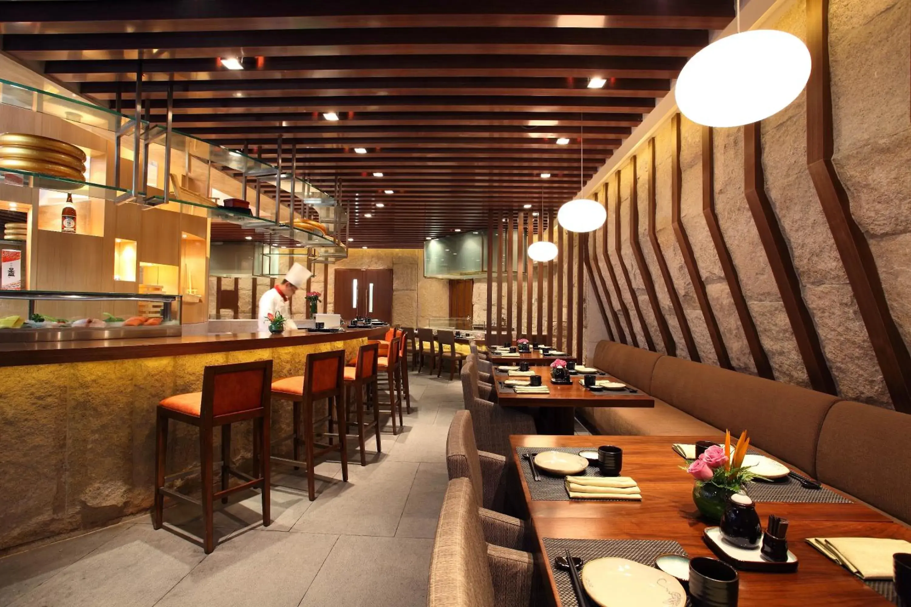 Restaurant/Places to Eat in Crowne Plaza Zhongshan Wing On City, an IHG Hotel