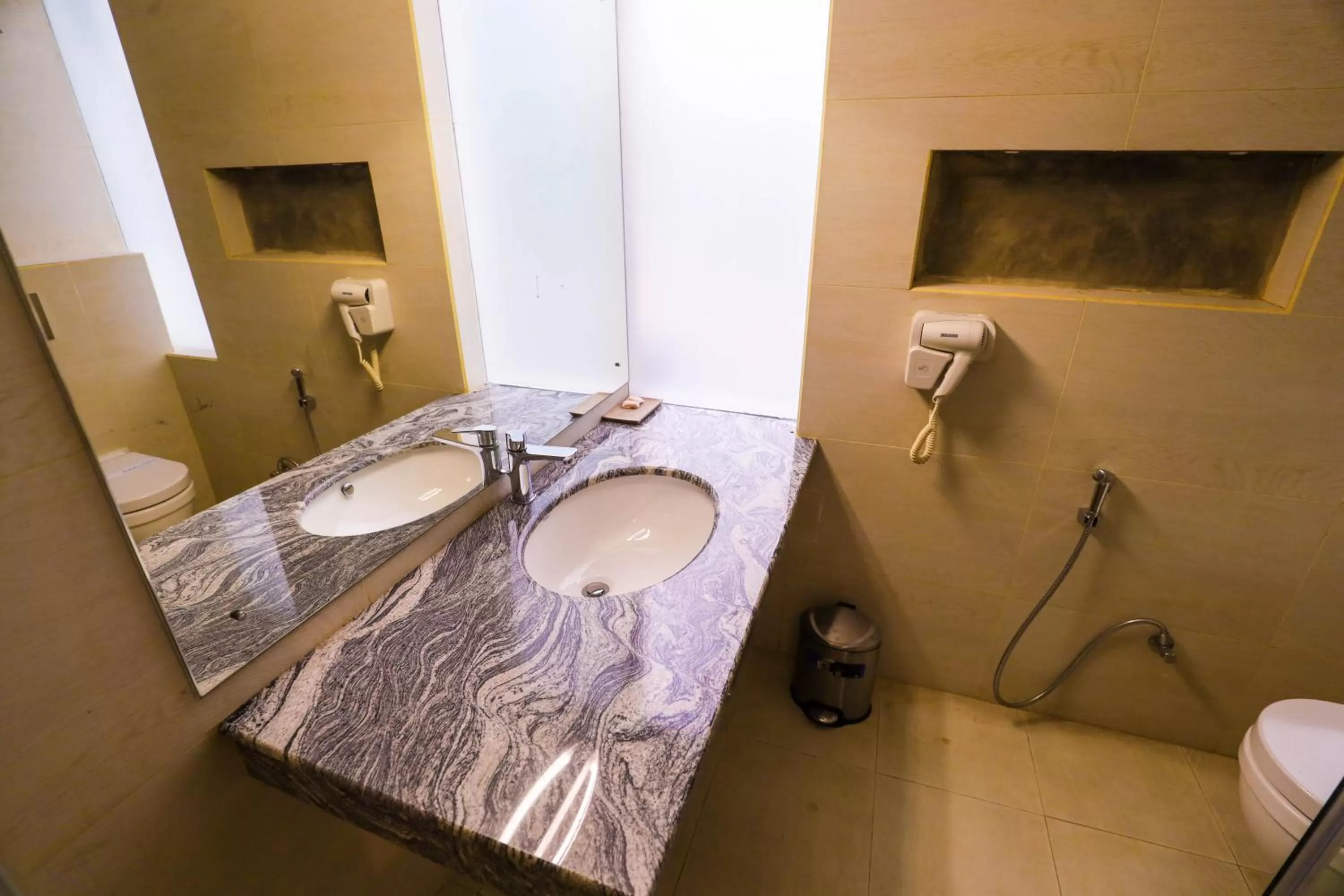 Shower in Hotel Ganthera Kandy