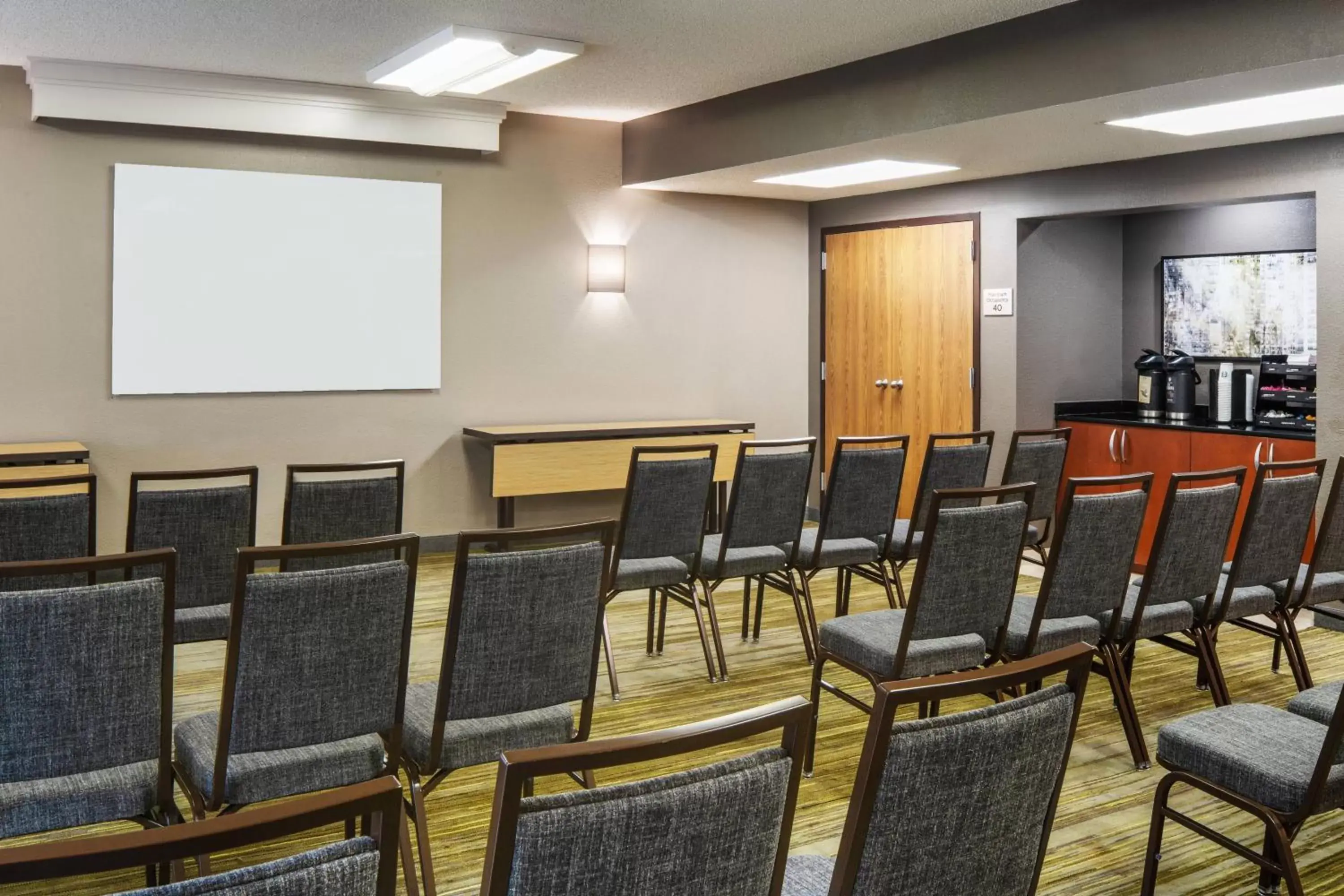 Meeting/conference room in Courtyard by Marriott Jacksonville at the Mayo Clinic Campus/Beaches