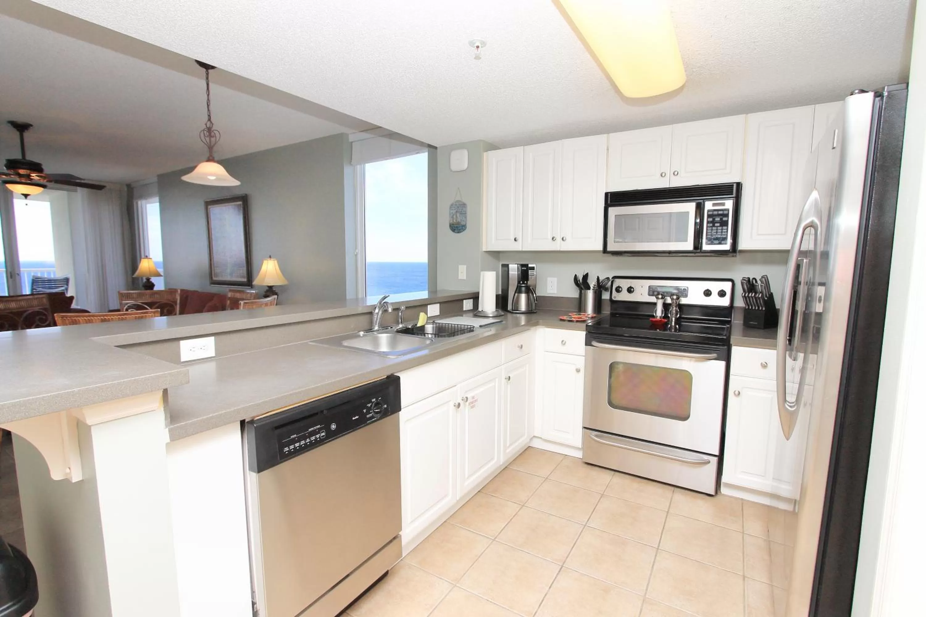 Kitchen or kitchenette, Kitchen/Kitchenette in Majestic Beach Resort, Panama City Beach, Fl