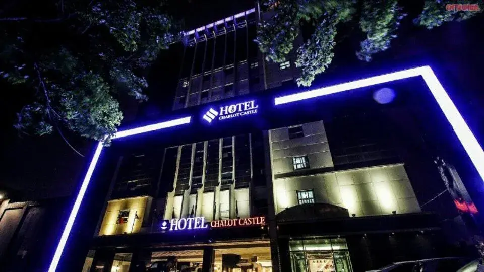 Facade/Entrance in Hotel Charlot Castle