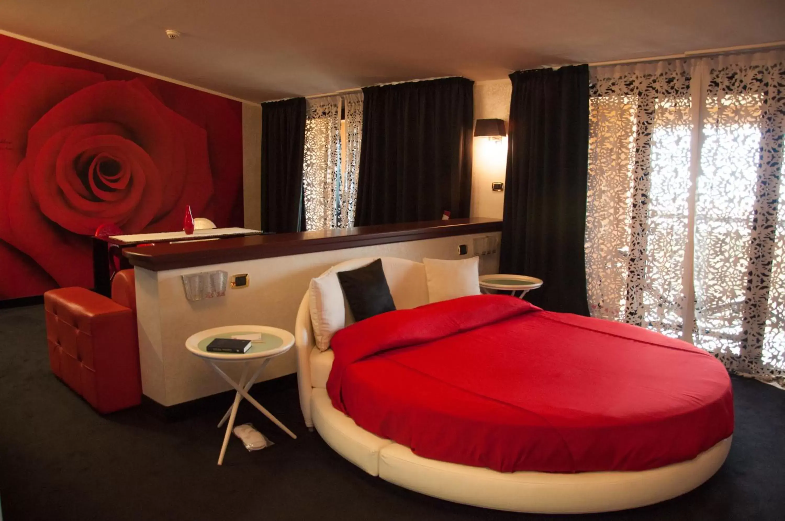 Bedroom, Bed in Grand Hotel Paradiso