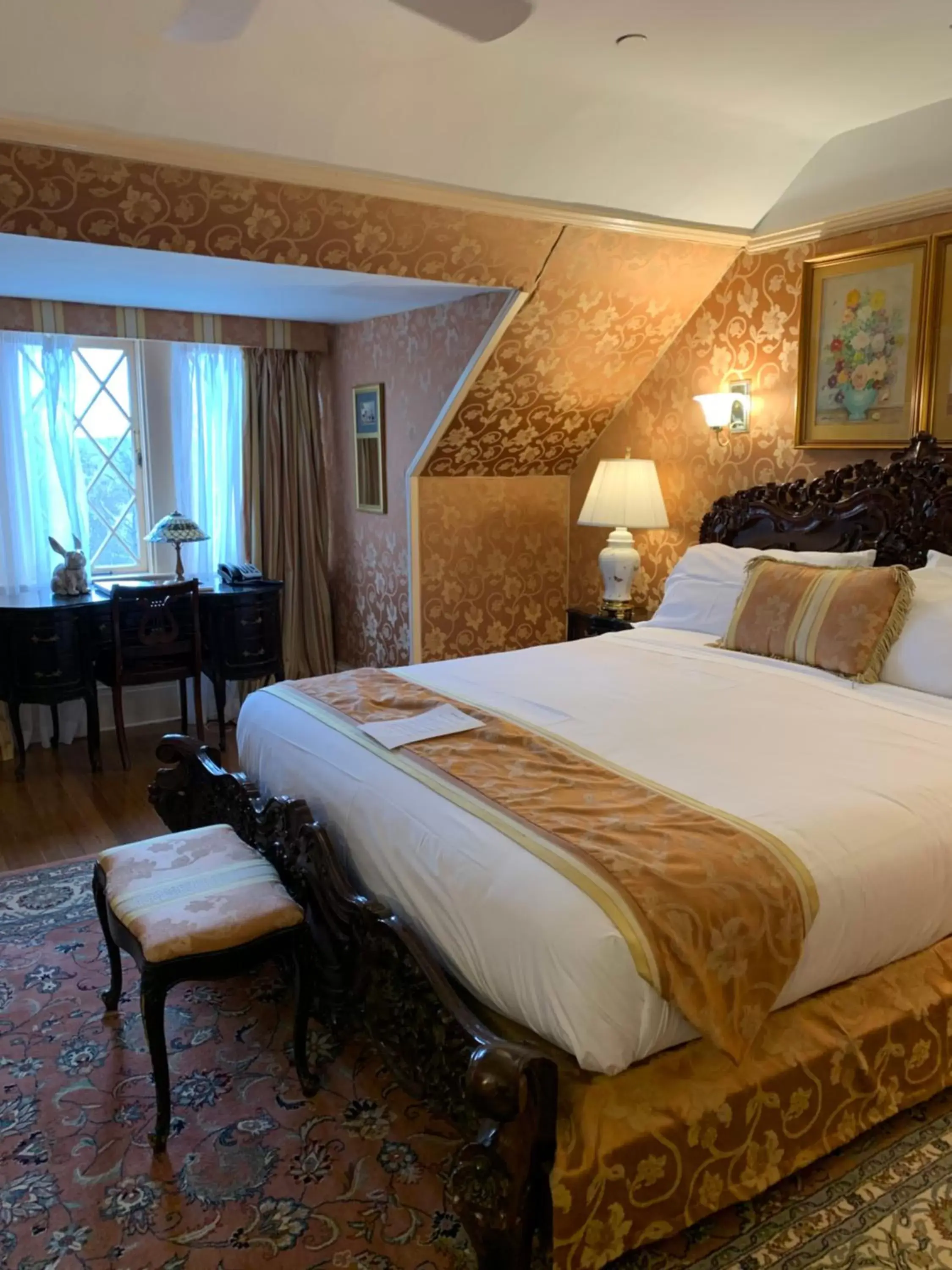 Bedroom, Bed in Gramercy Mansion