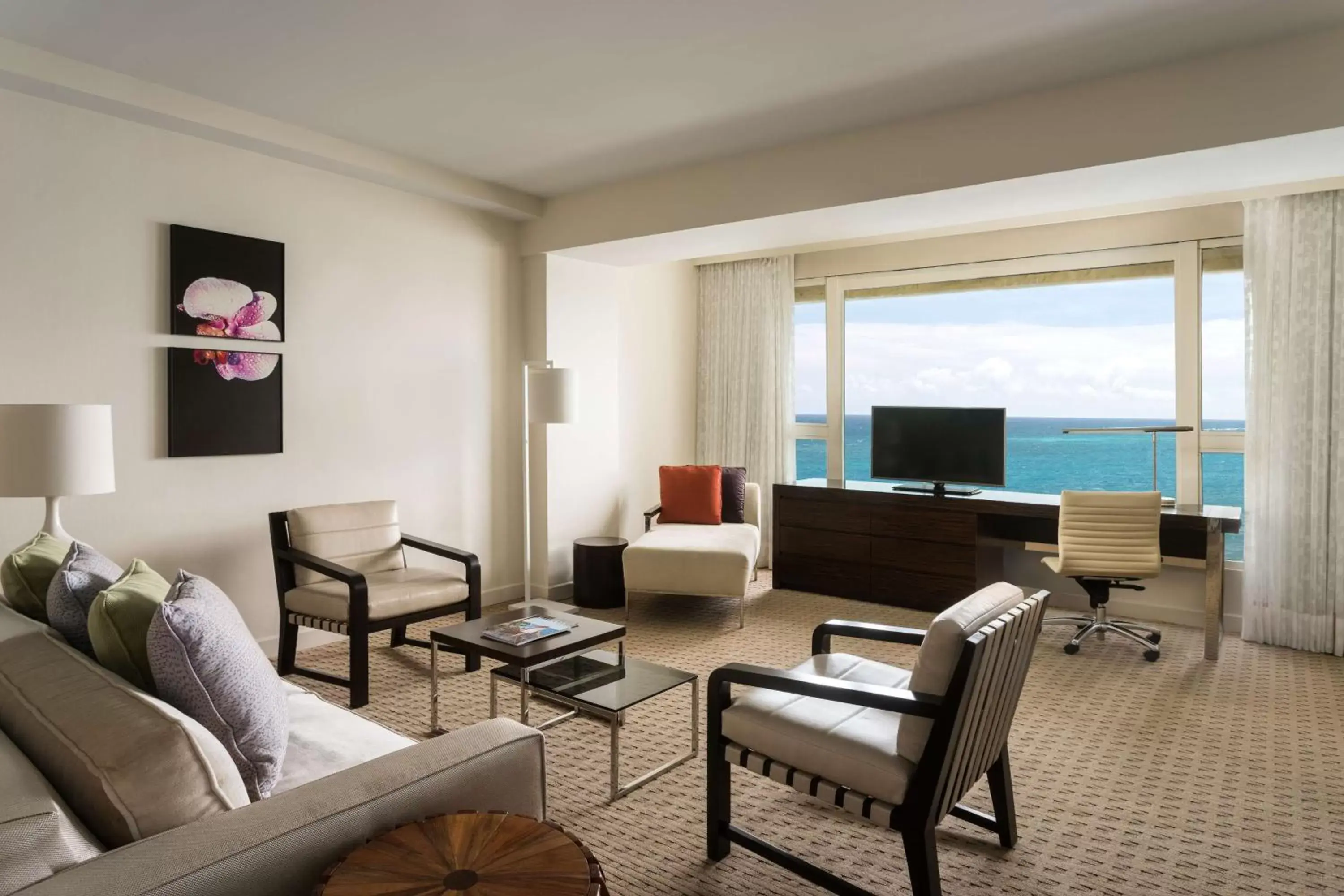 Bedroom, Seating Area in Caribe Hilton