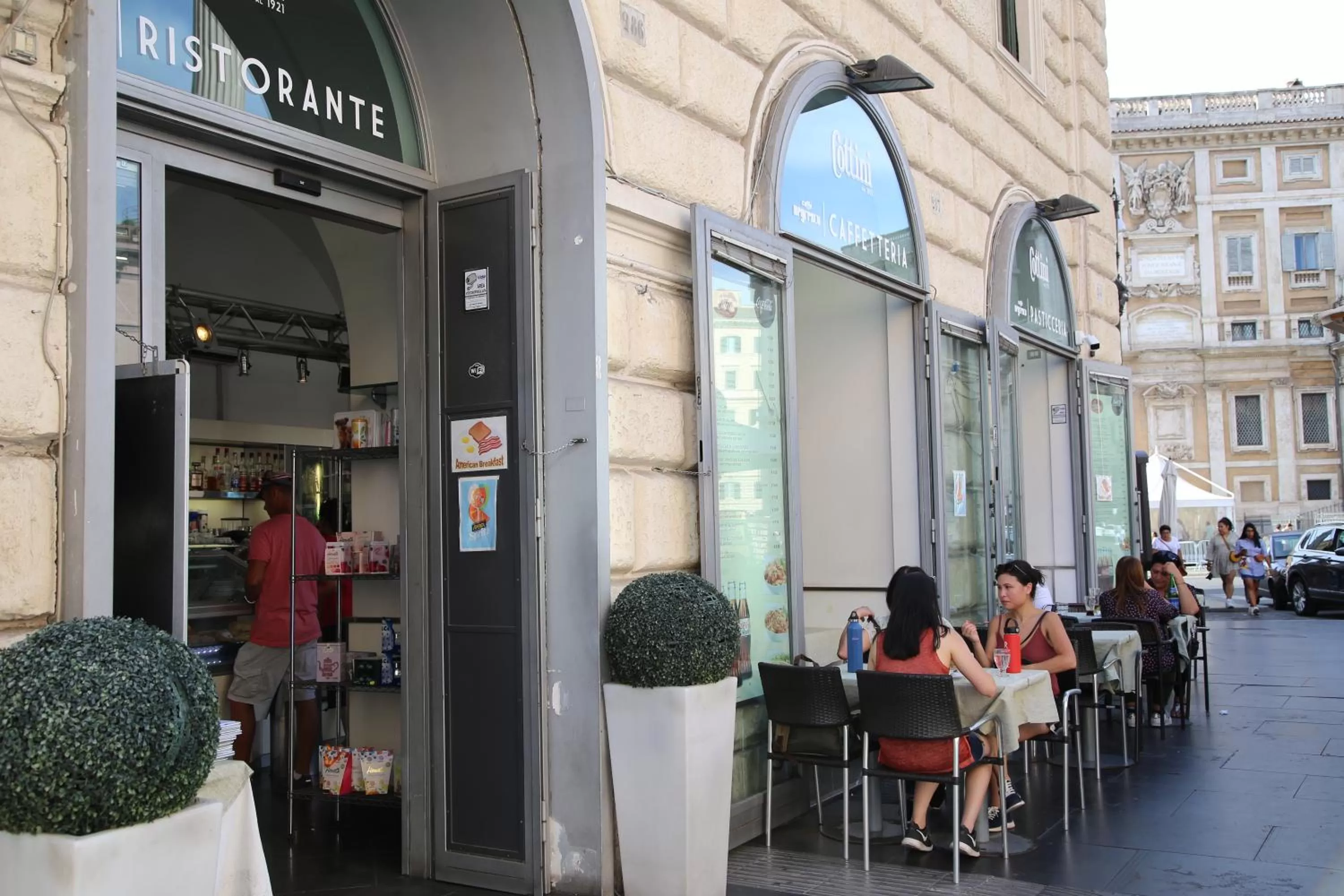 Restaurant/places to eat in Biancorèroma B&B