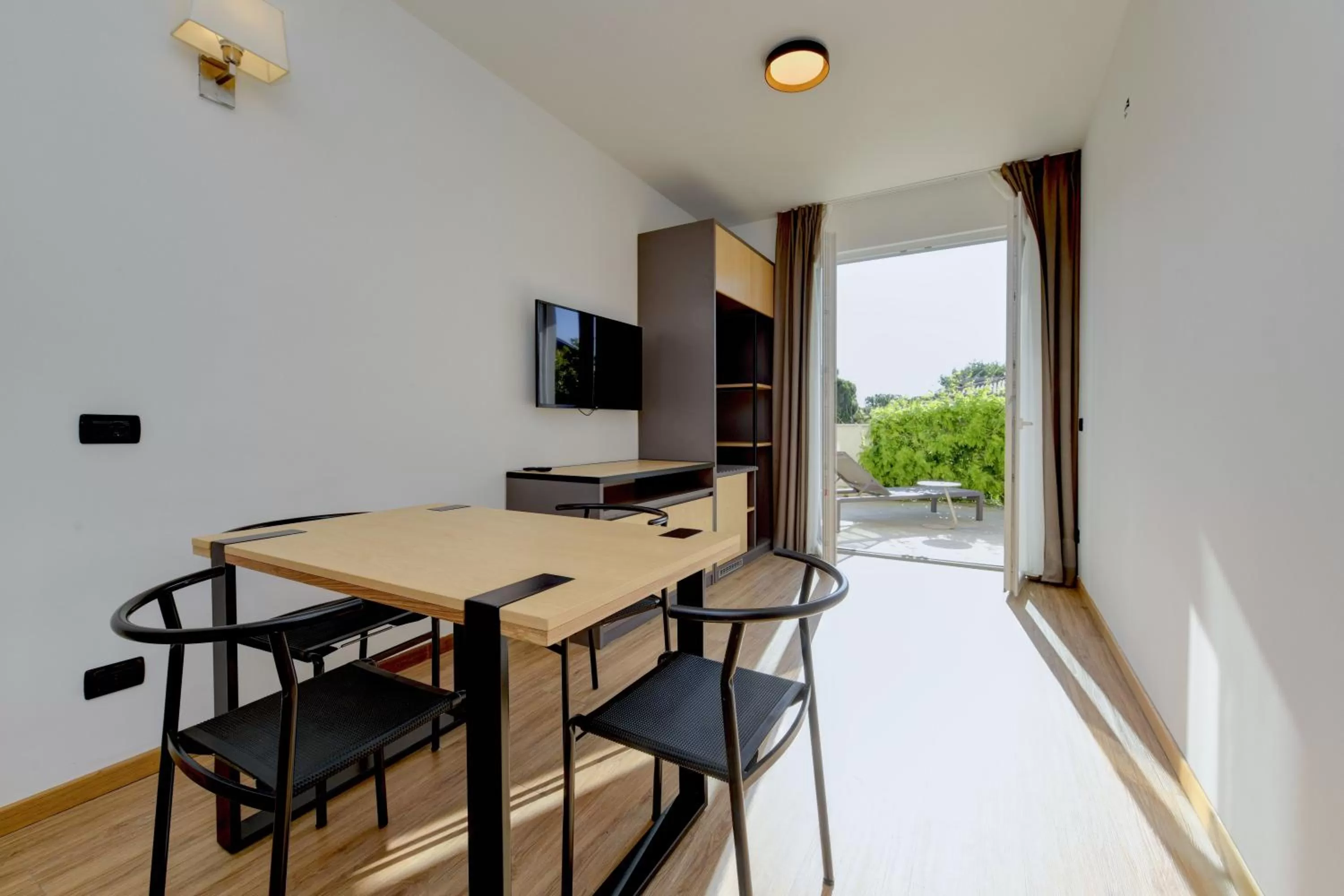 Dining area in Hotel Arya by Mauro