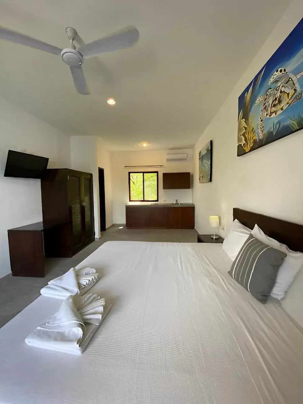Bedroom, Bed in Basic Tulum