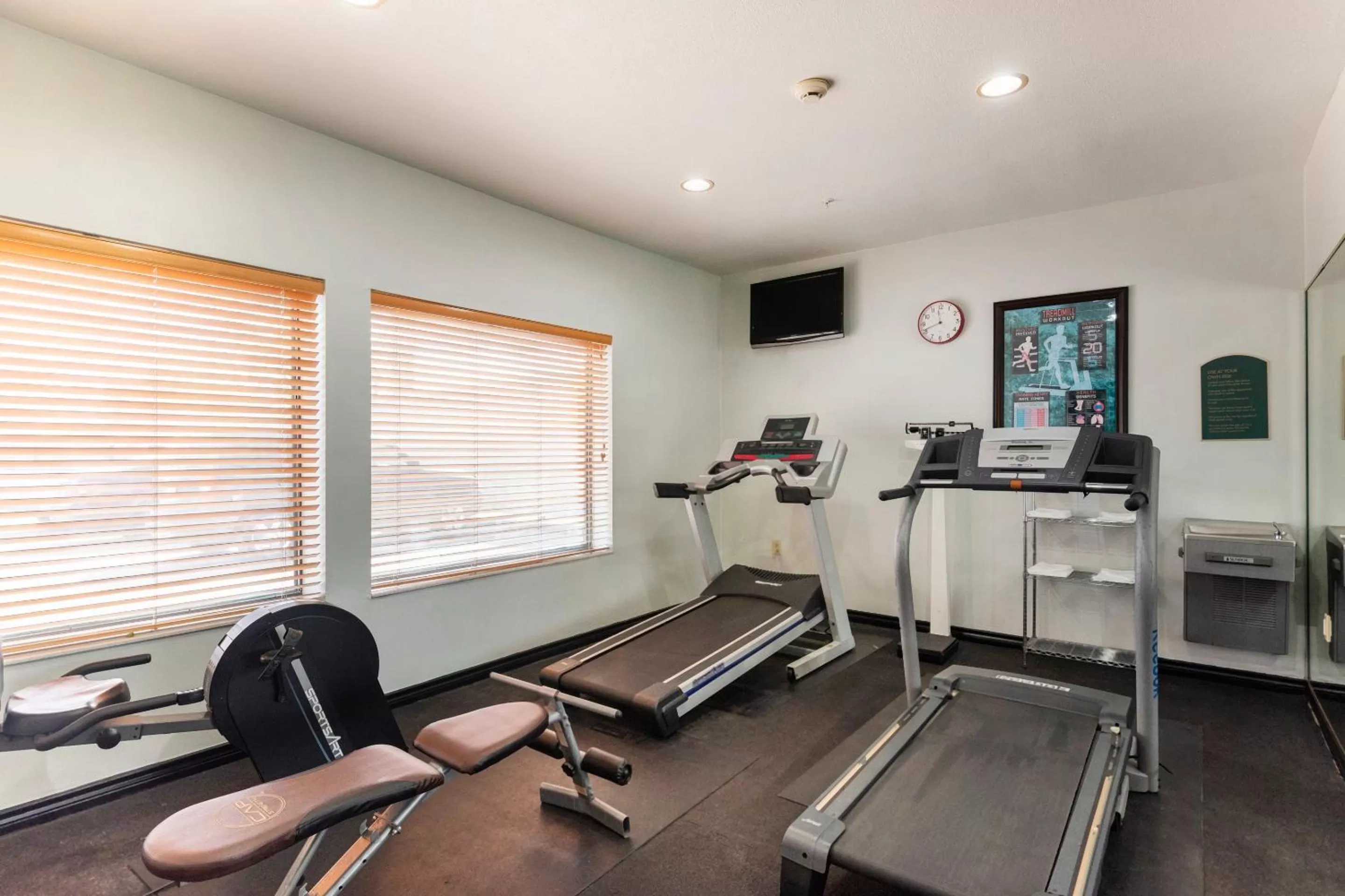 Fitness centre/facilities in Baymont by Wyndham Houston Brookhollow