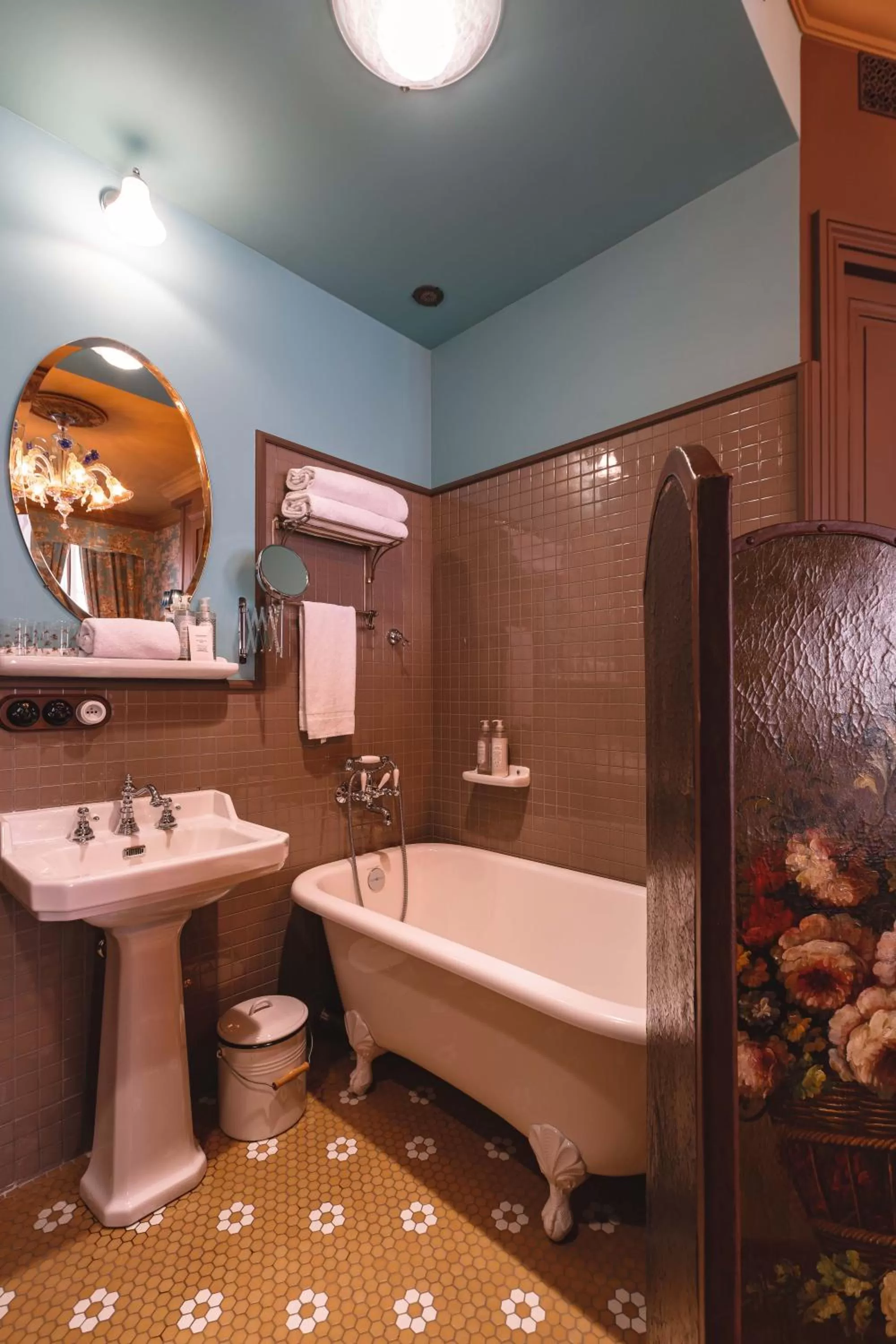 Bath in Bayard Bellecour