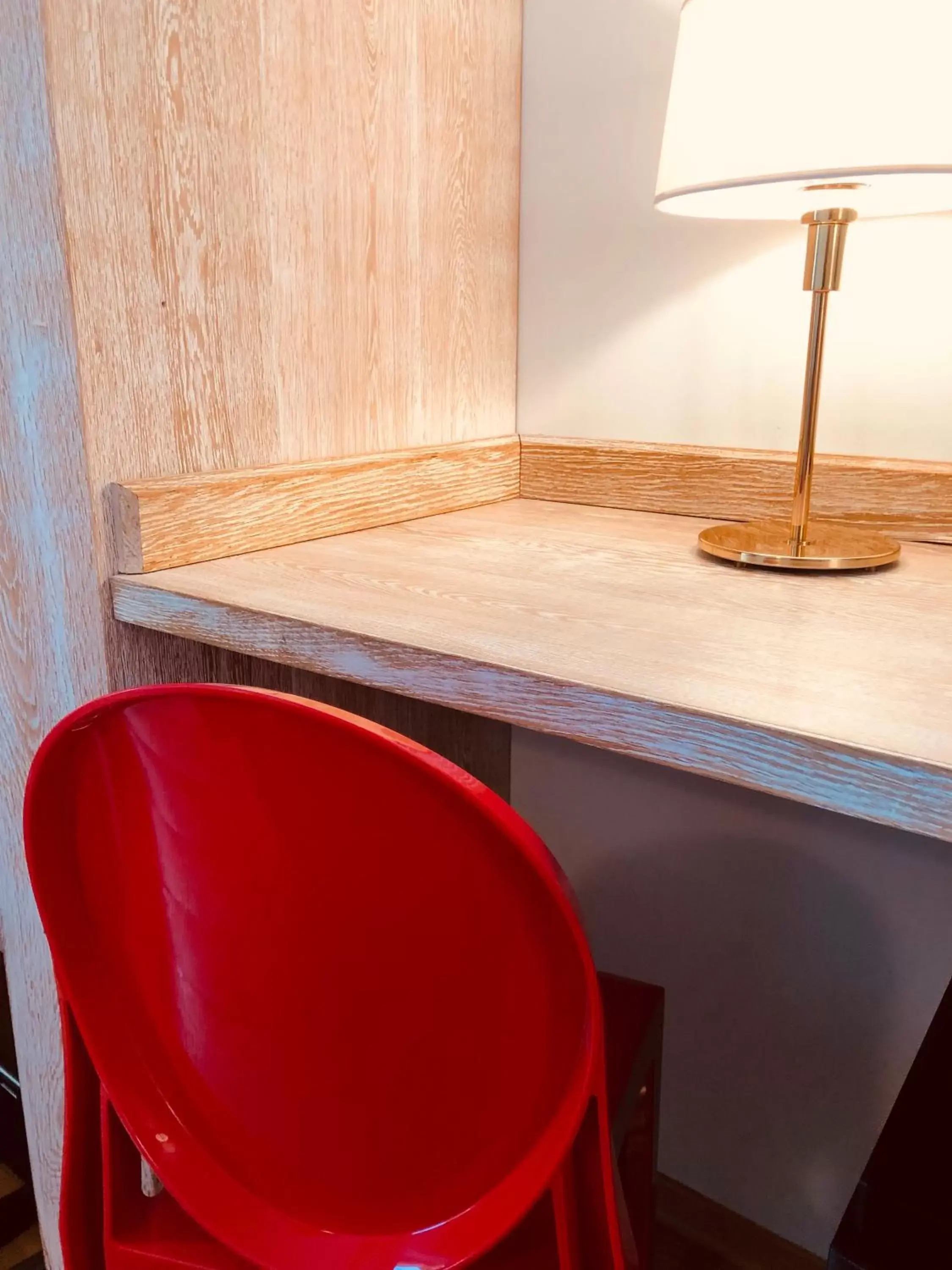 Seating area, Bathroom in Hotel Alla Posta