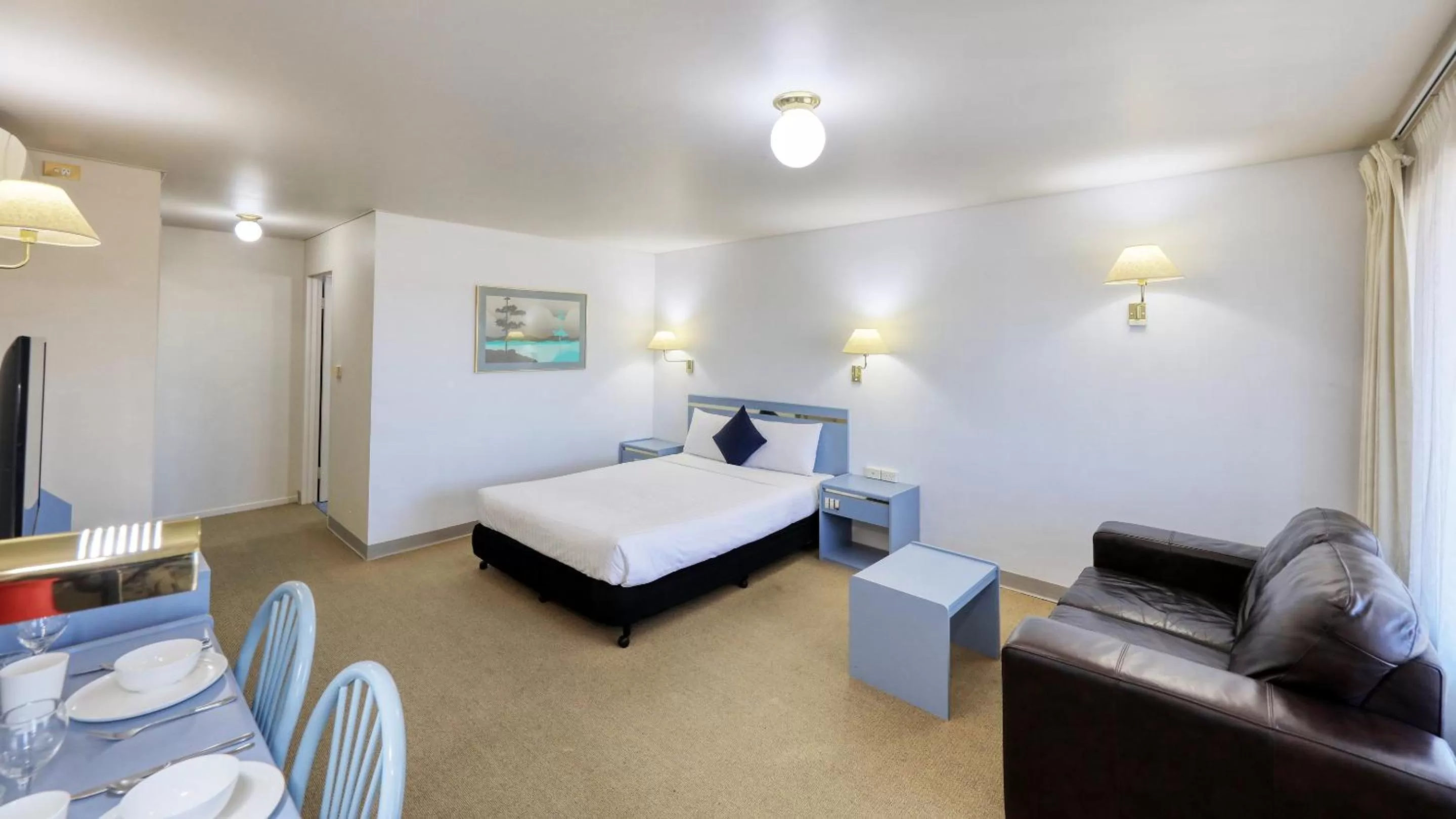 Deluxe Queen Room in Sunrise Devonport