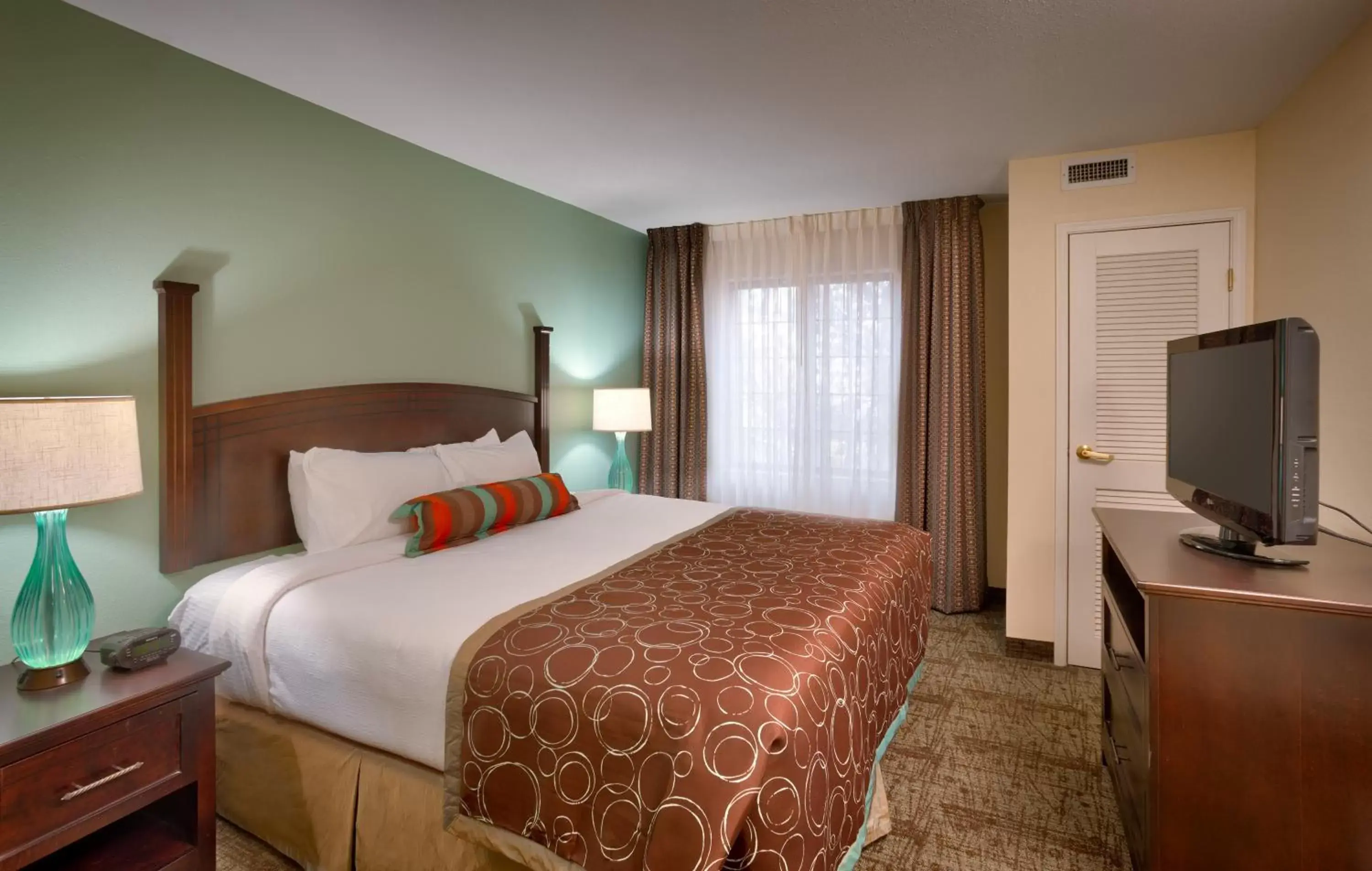 Bedroom, Bed in Staybridge Suites Peoria Downtown, an IHG Hotel