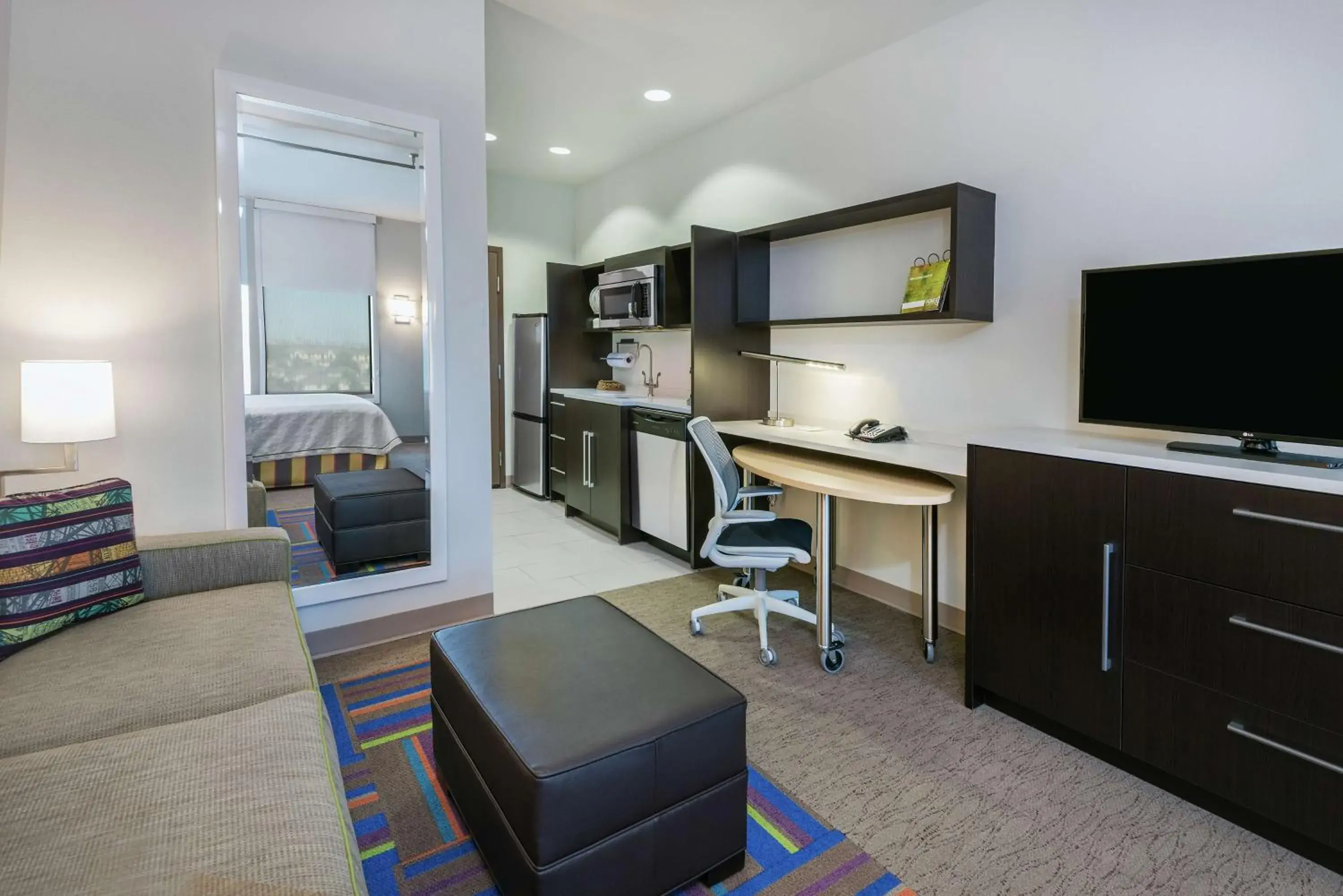 Bedroom, TV/Entertainment Center in Home2 Suites By Hilton Austin Airport
