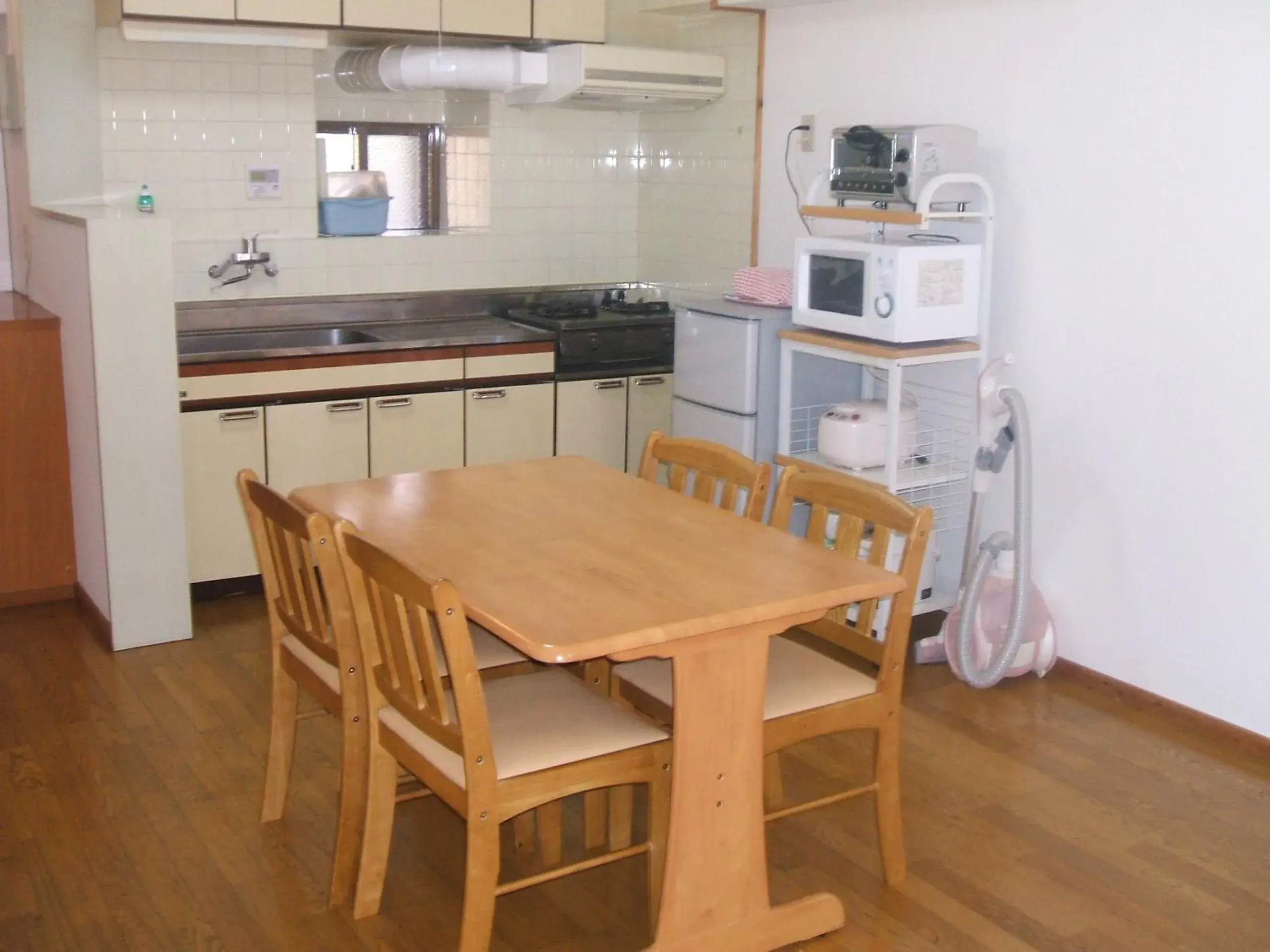 Photo of the whole room, Dining Area in Weekly Harbourview Mansion Main Building