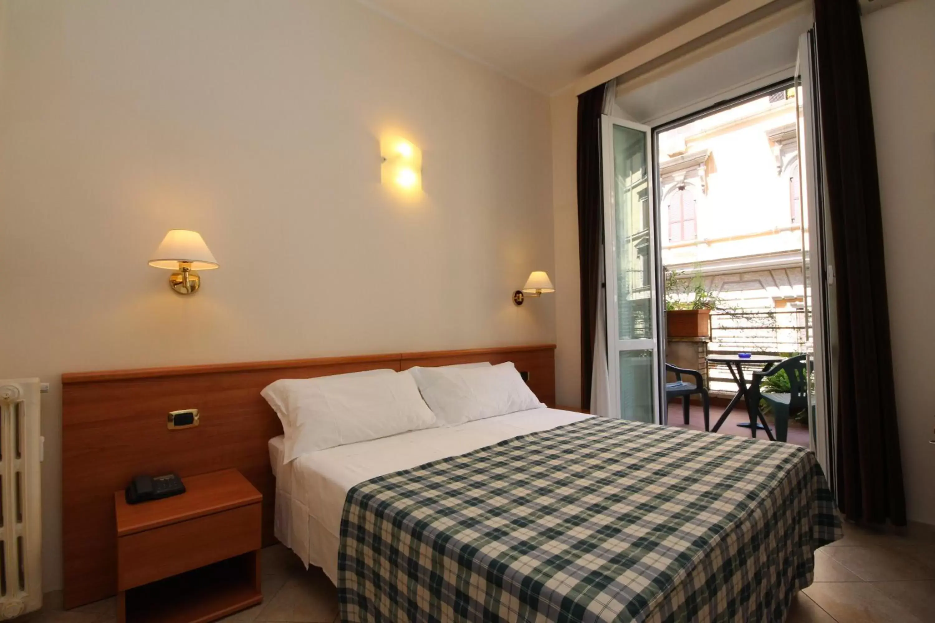 Balcony/Terrace, Bed in Hotel Principe Eugenio