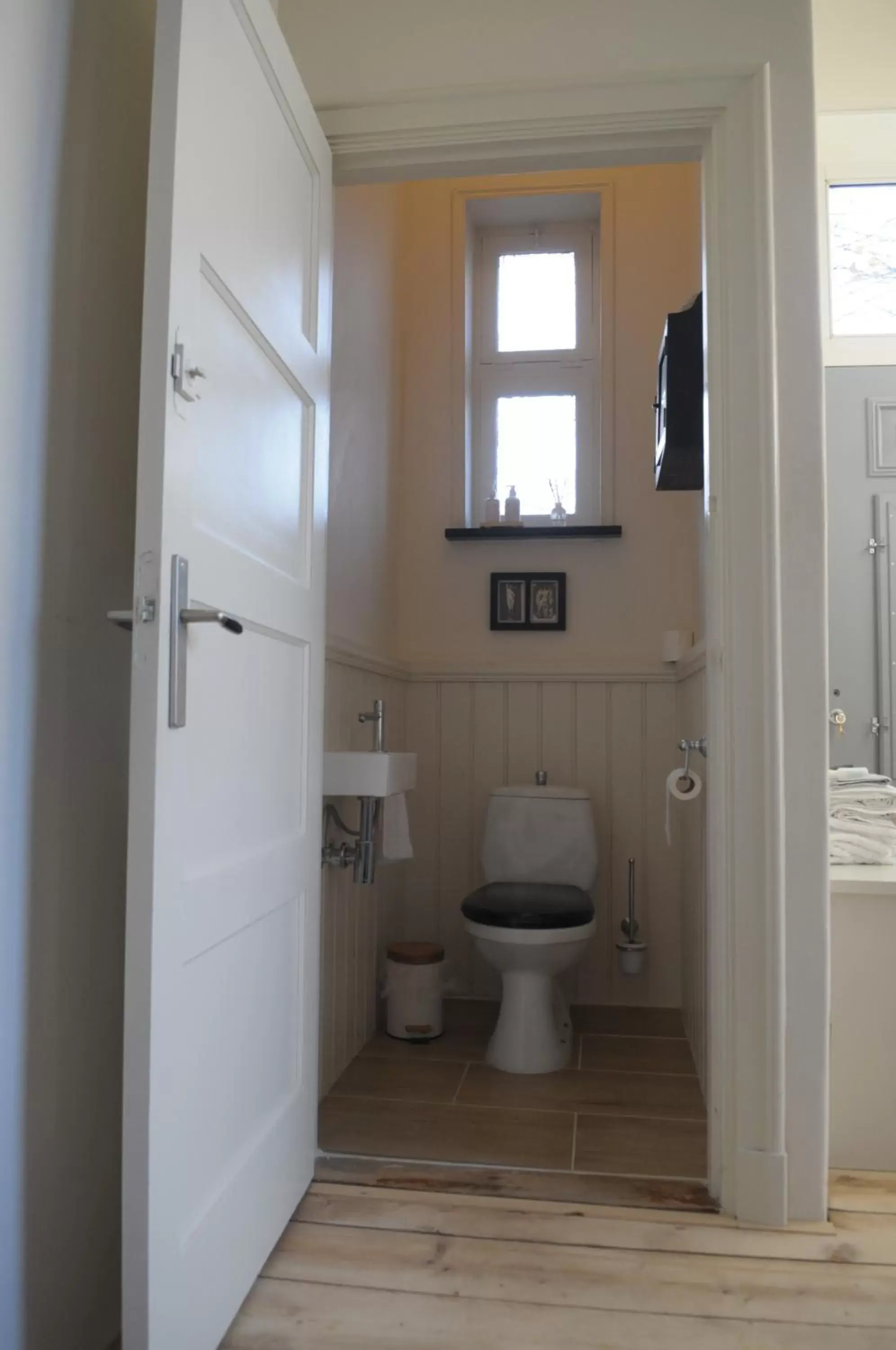 Toilet, Bathroom in De Parel van Pekel