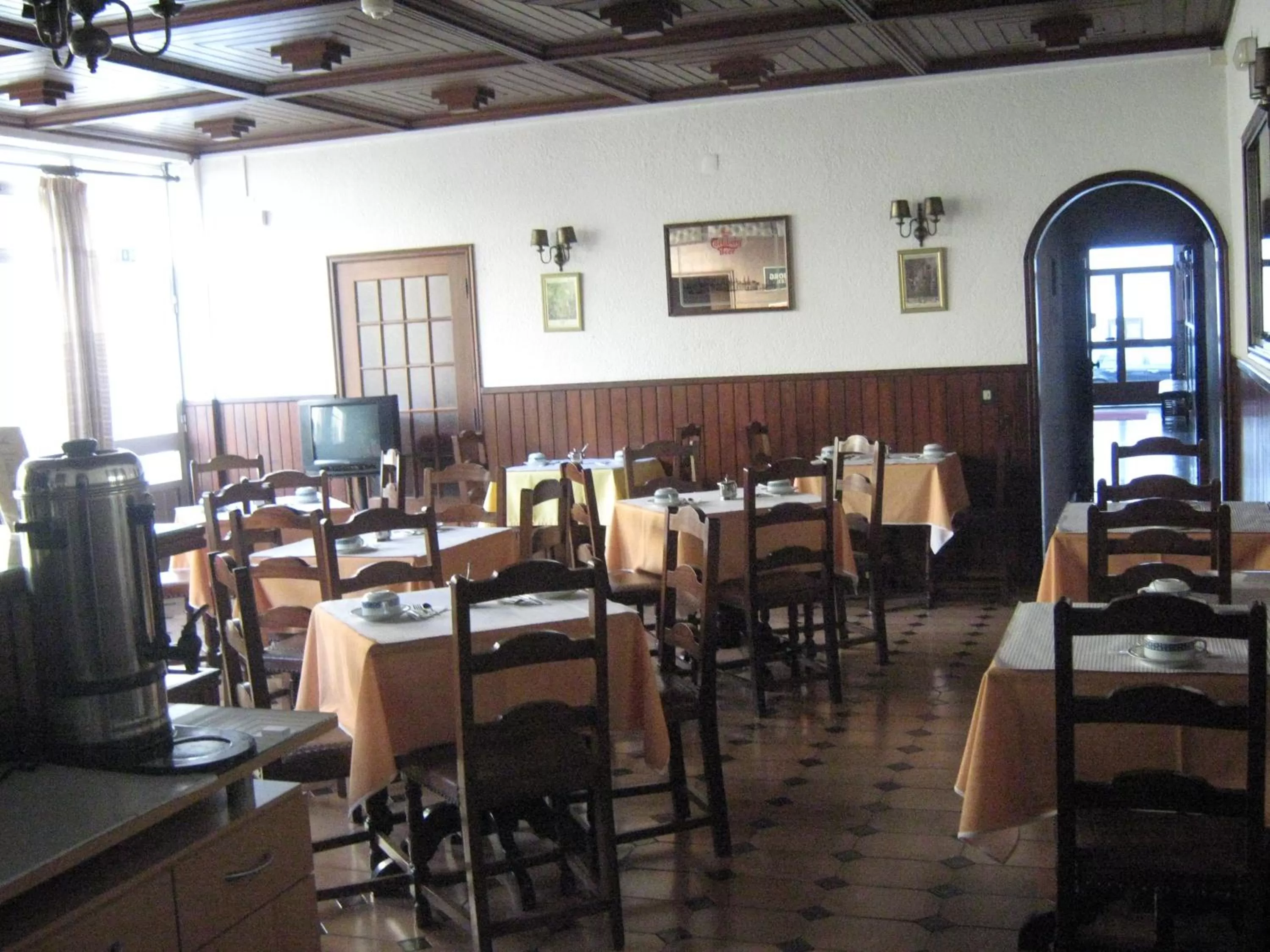 Restaurant/places to eat in Hotel Dona Leonor