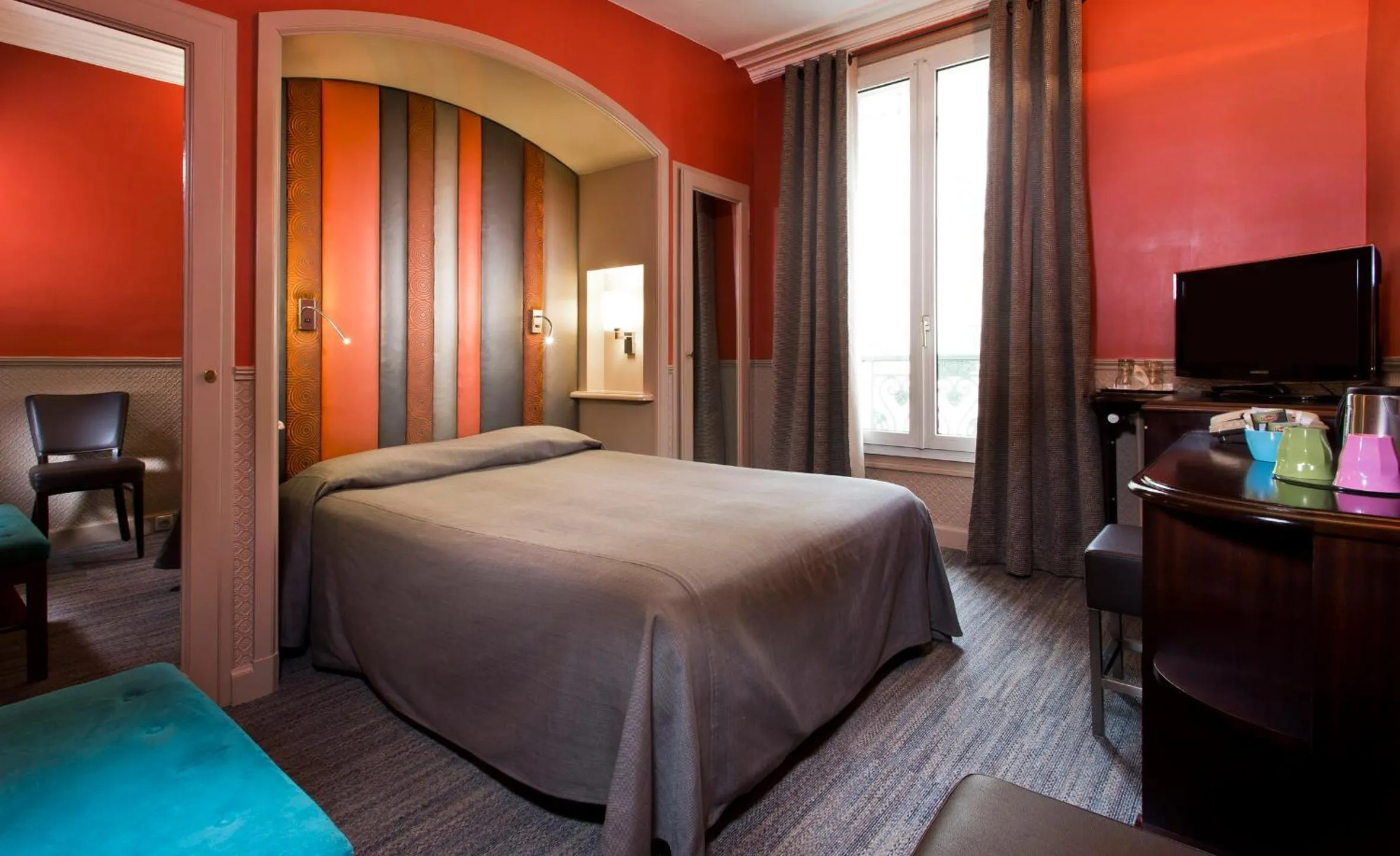 Bed in Hotel Concortel Paris