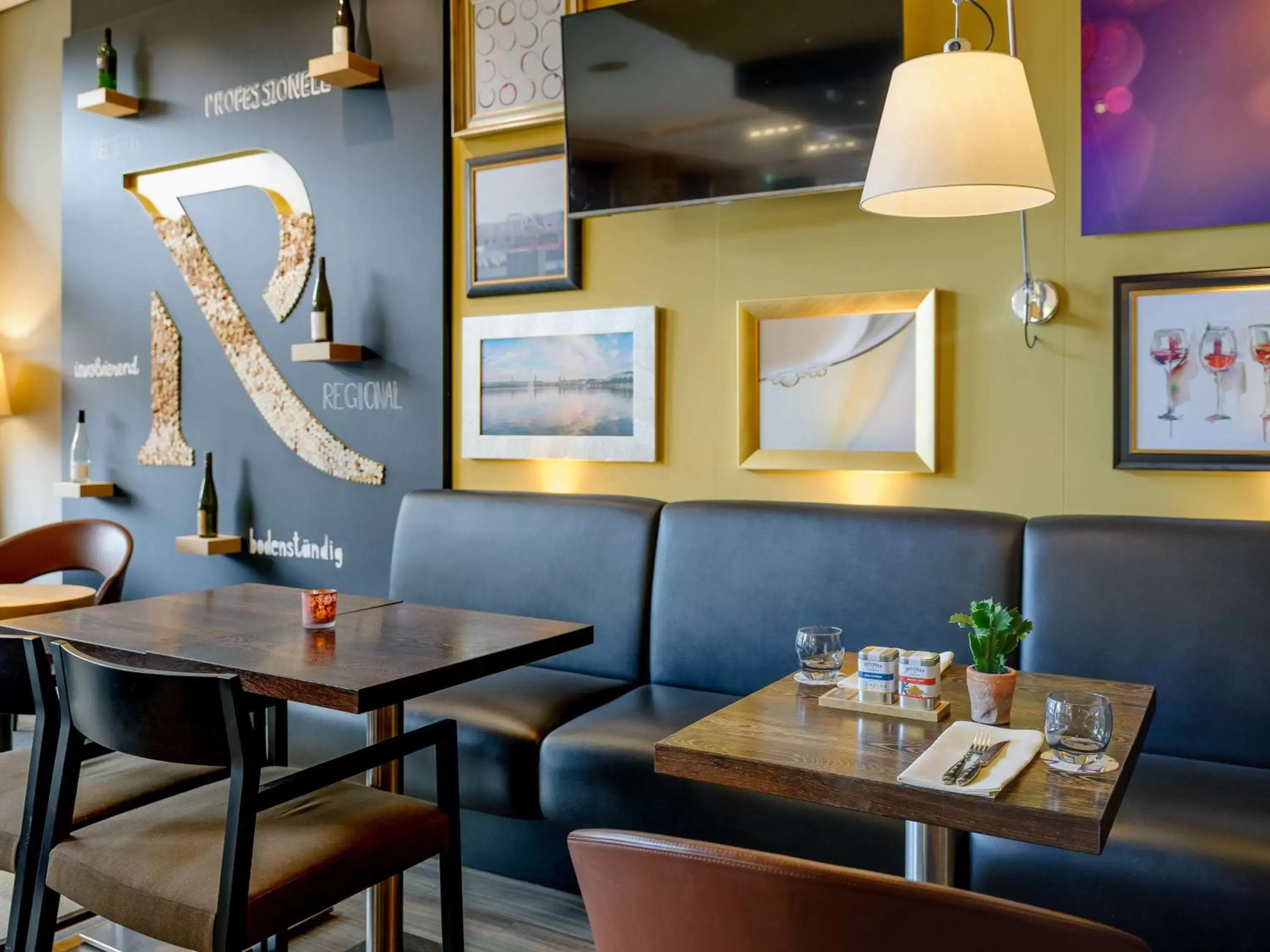 Lounge or bar, Restaurant/Places to Eat in Mercure Hotel Hamburg Mitte