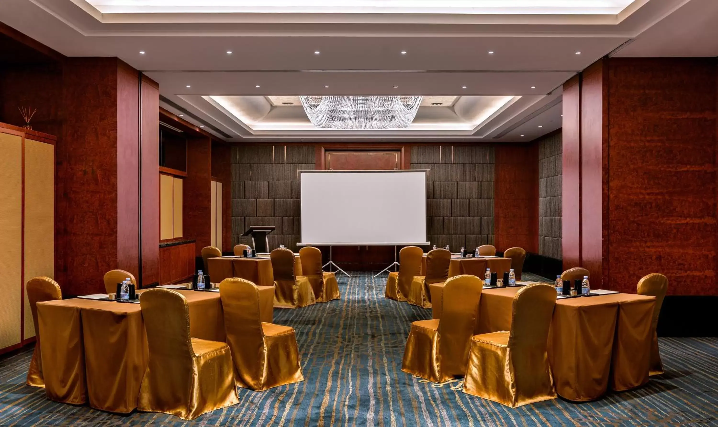 Meeting/conference room in InterContinental Foshan, an IHG Hotel