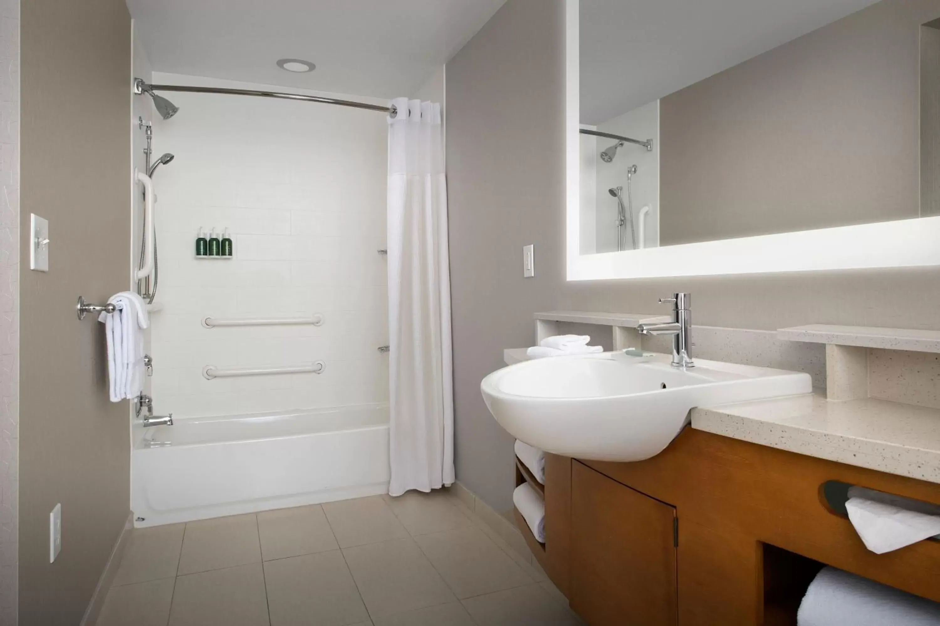 Bathroom in Springhill Suites by Marriott Jackson North/Ridgeland