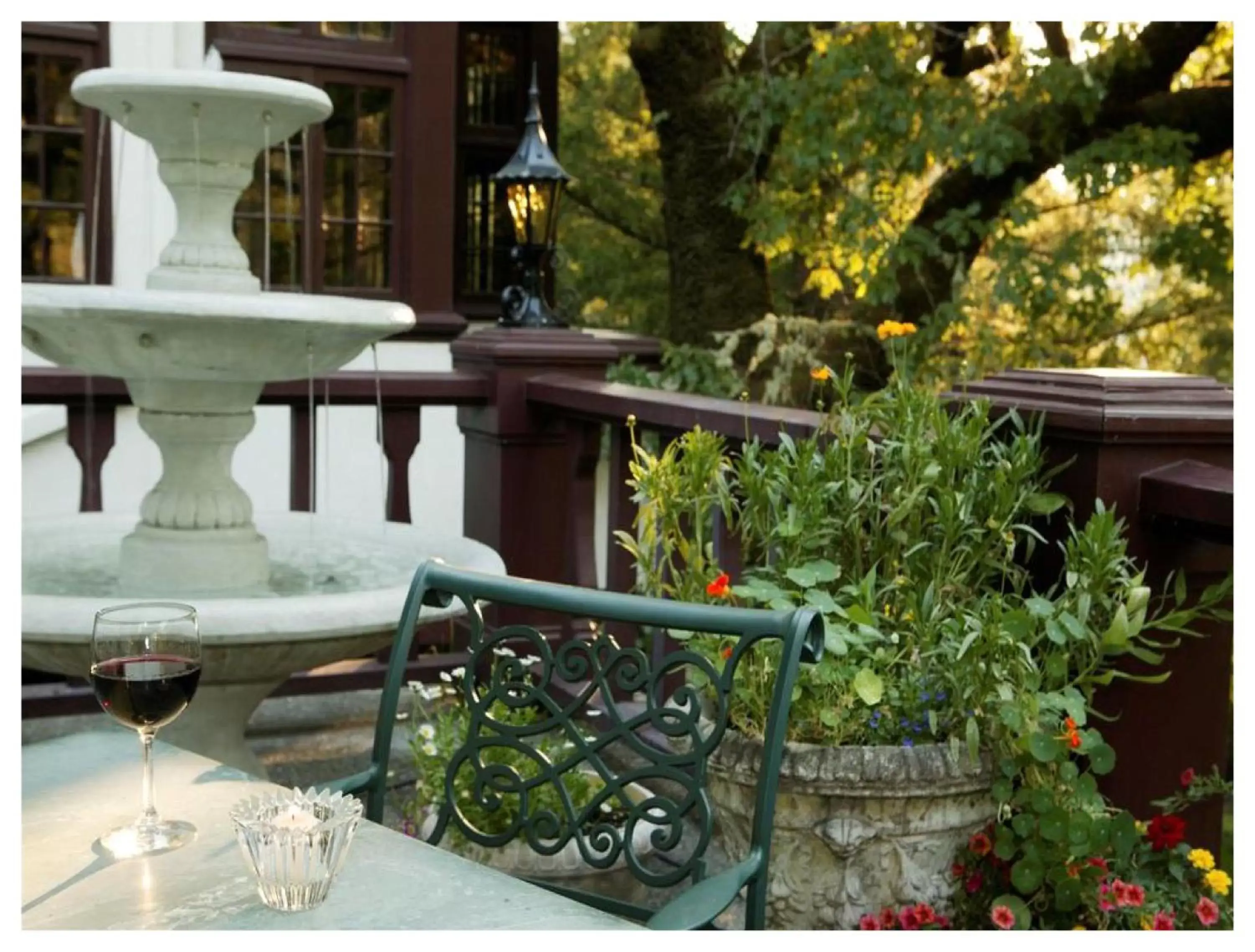 Patio in Benbow Historic Inn