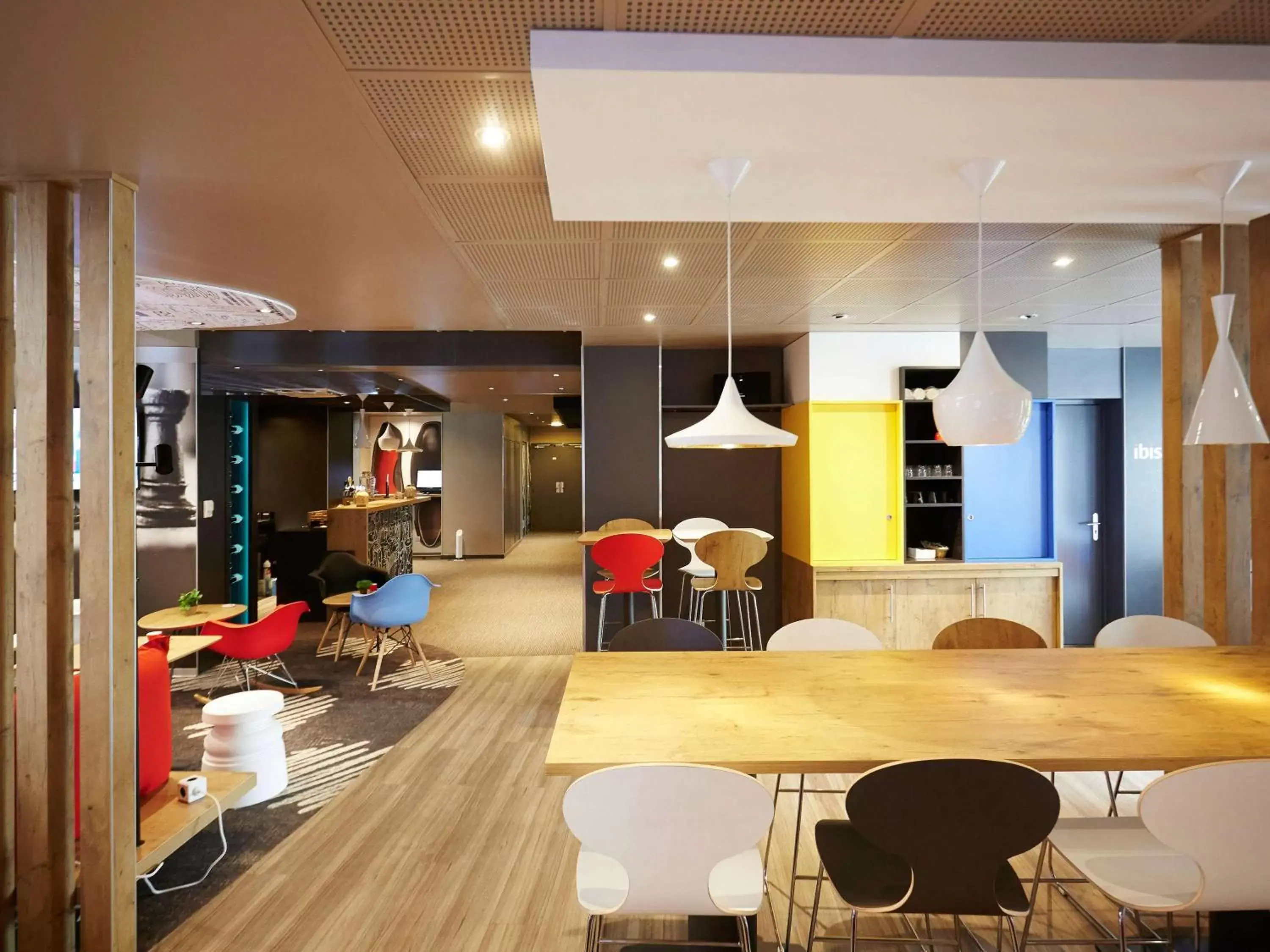 Lounge or bar in ibis Valenciennes