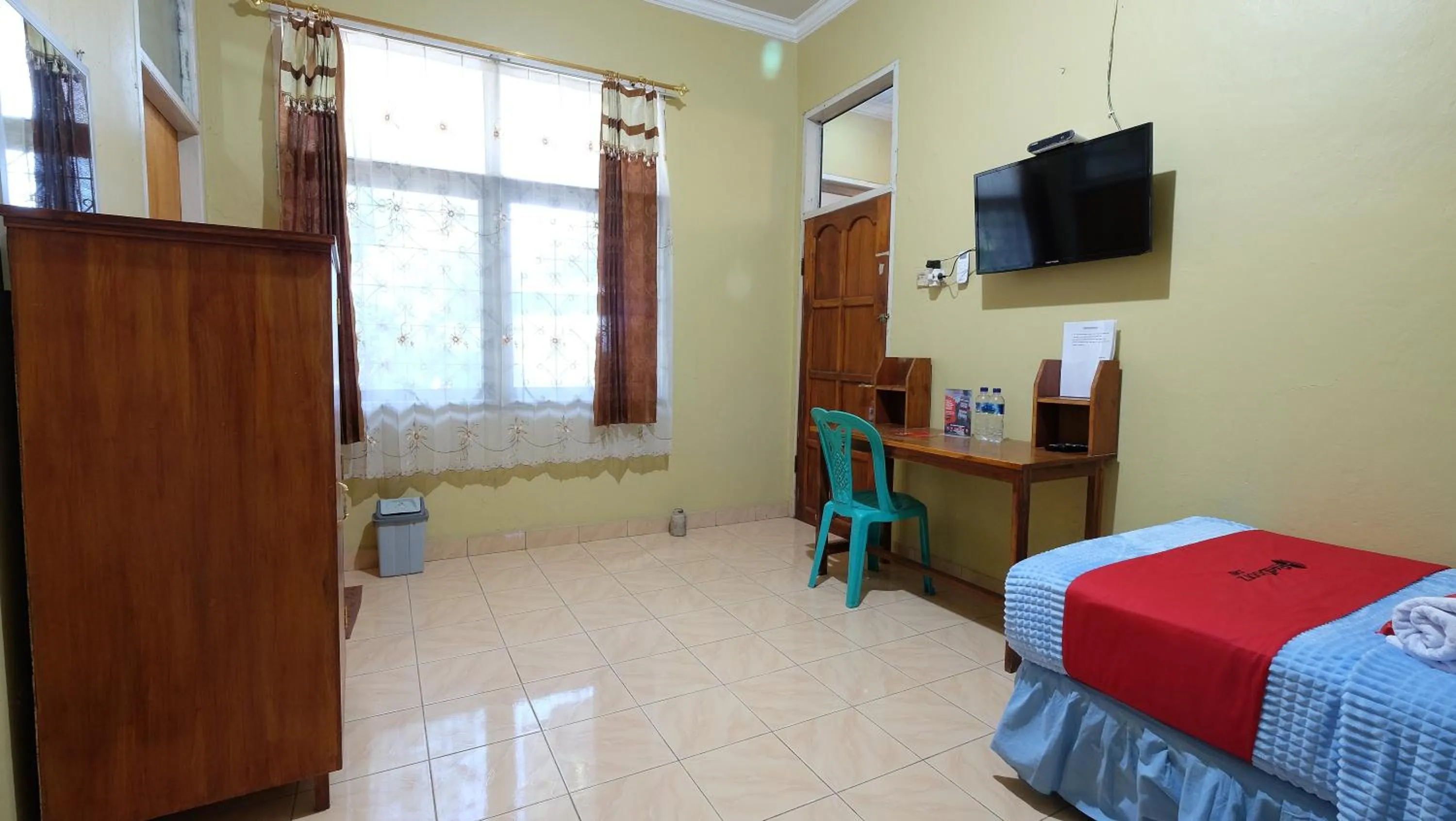 Bed in RedDoorz near Mangrove Forest Kupang