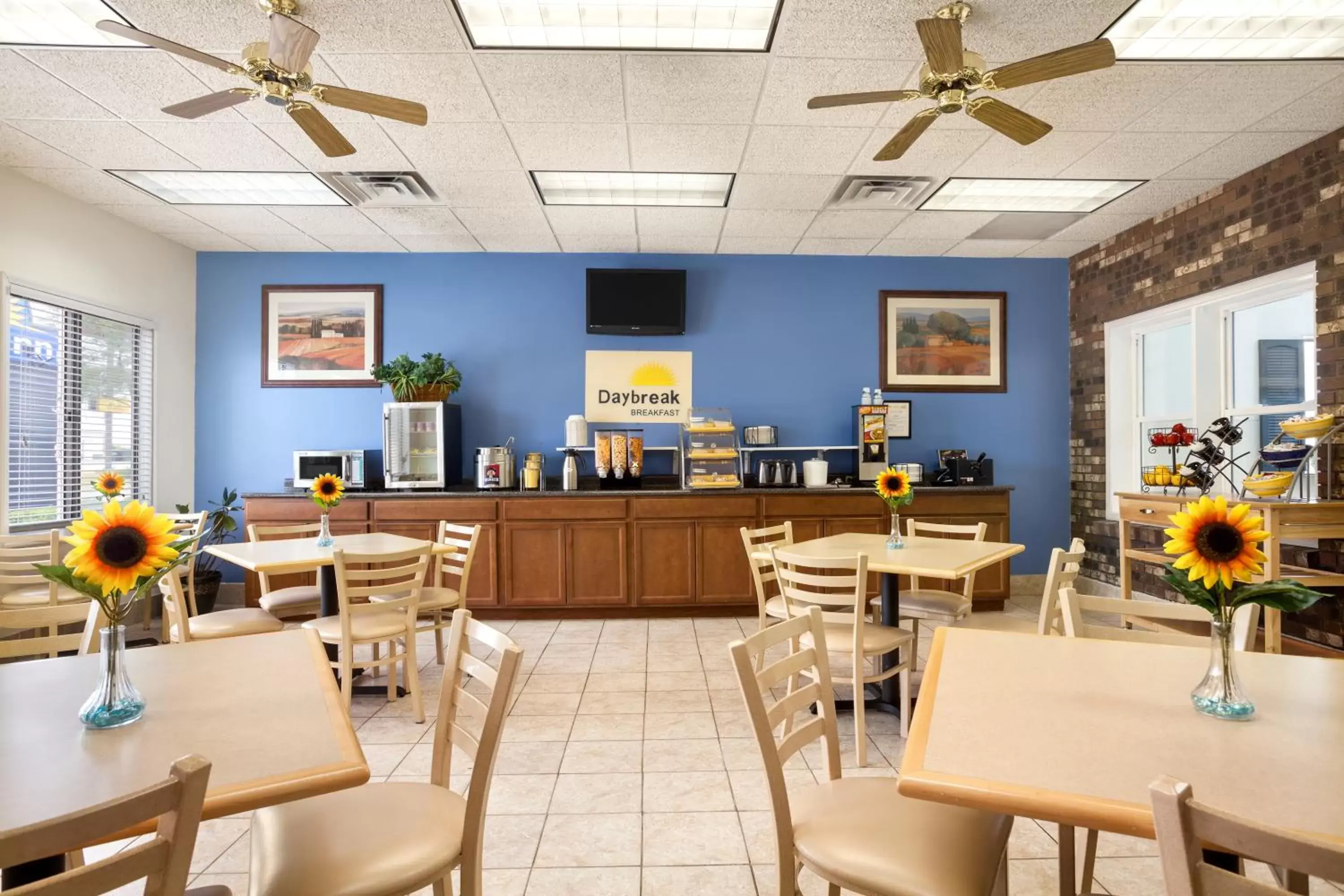 Area and facilities, Restaurant/Places to Eat in Days Inn by Wyndham Oglesby/ Starved Rock