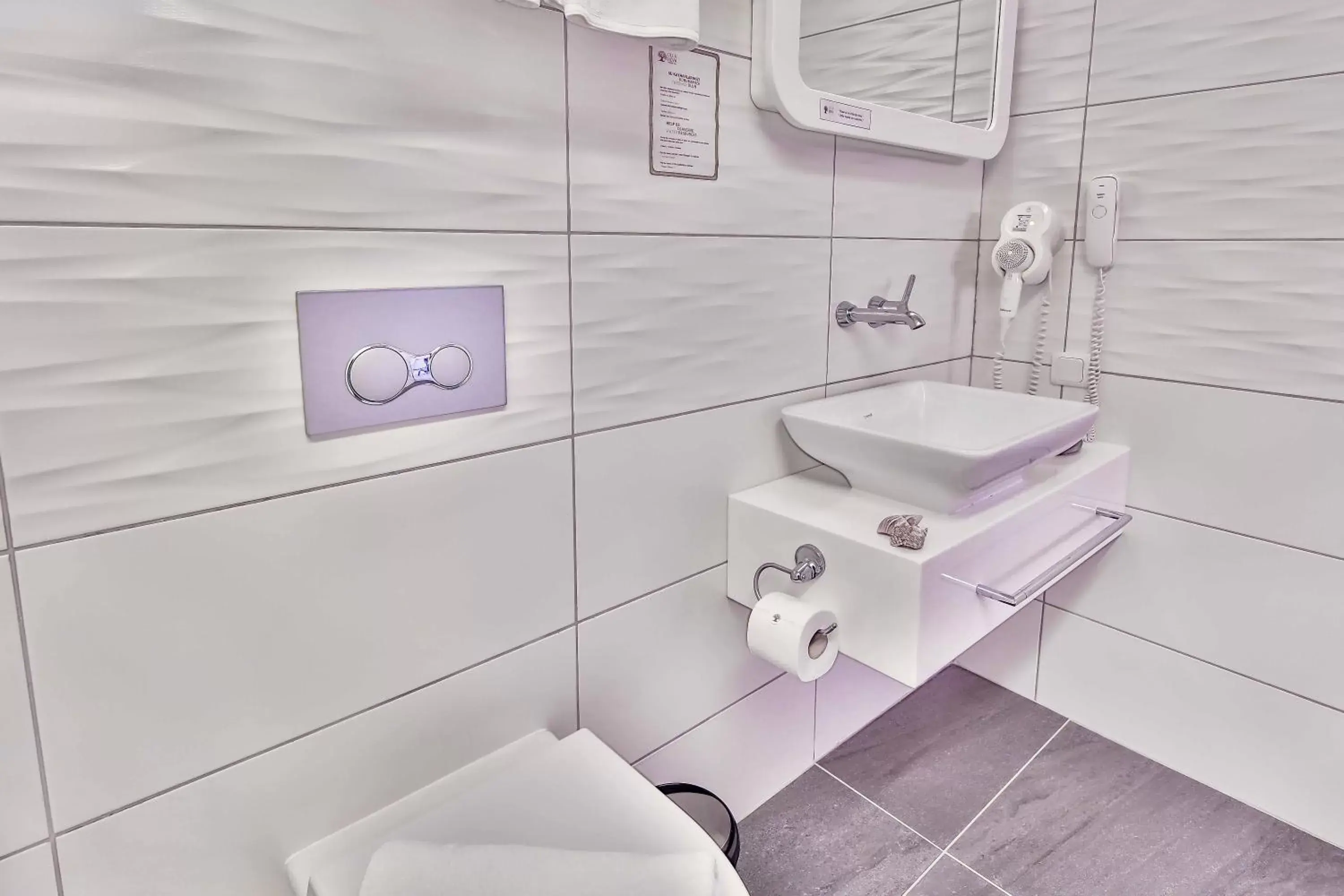 Shower, Bathroom in Olea Nova Hotel