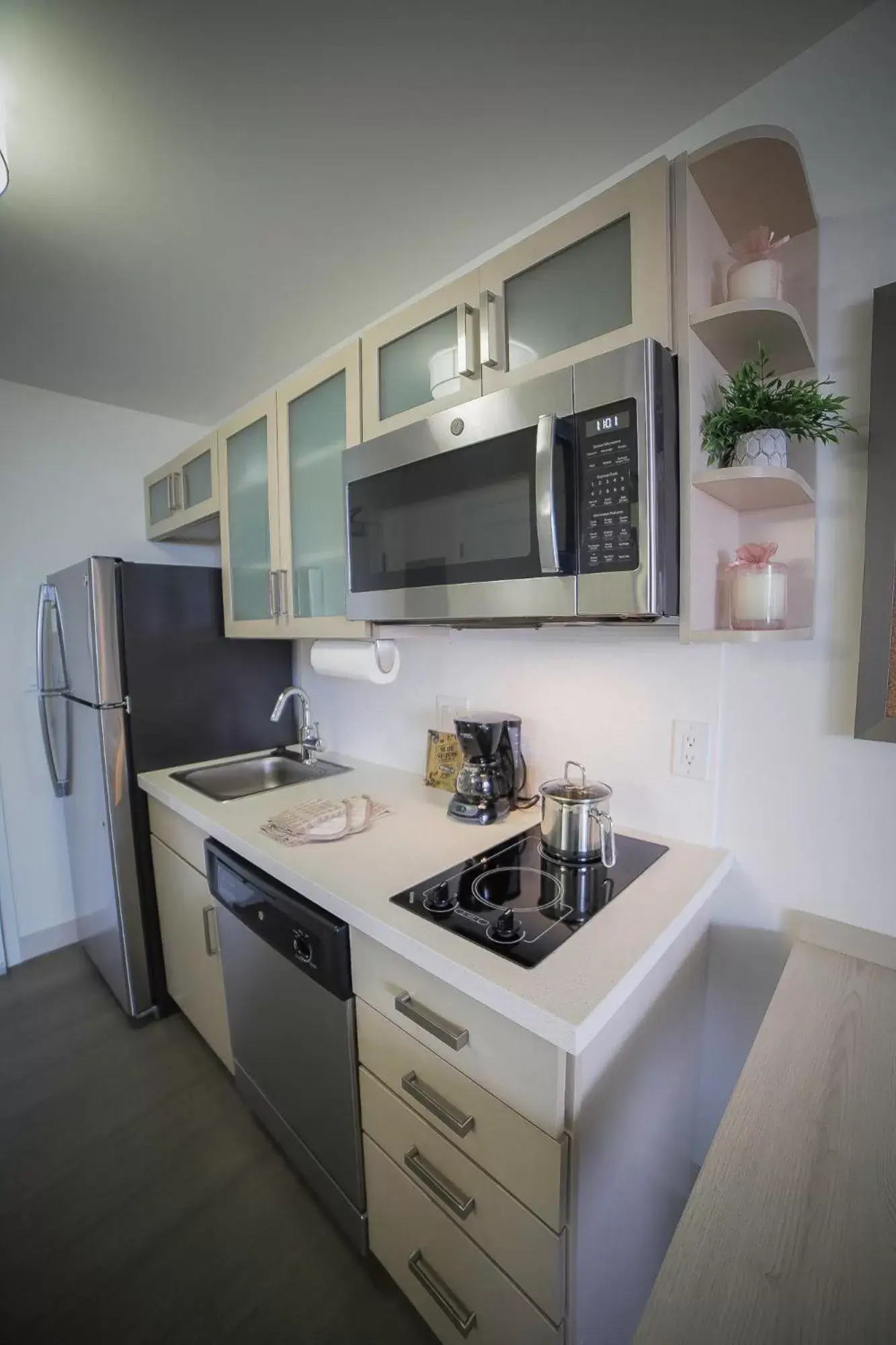 Kitchen or kitchenette, Kitchen/Kitchenette in Candlewood Suites Miami Intl Airport - 36th St, an IHG Hotel