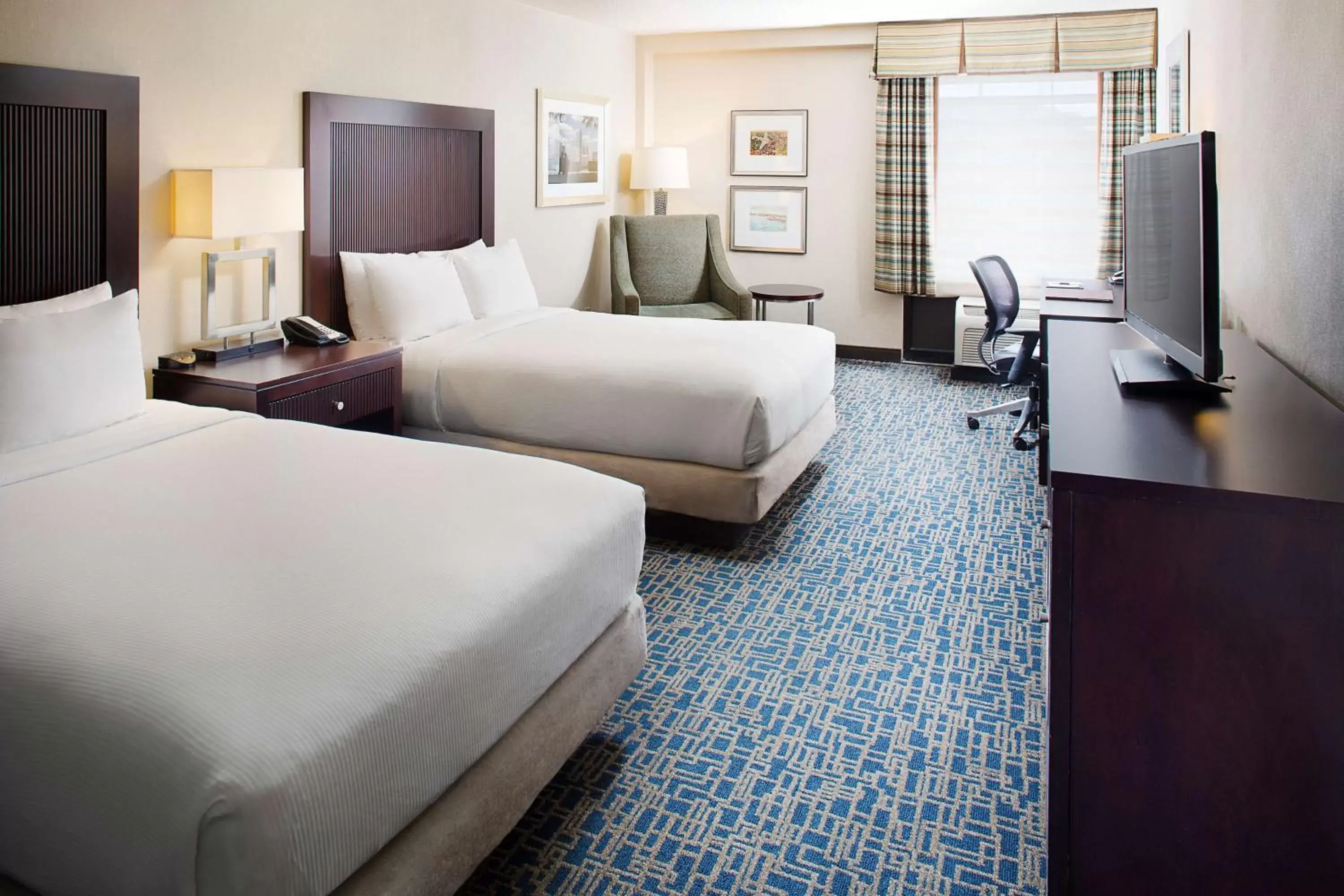 Bedroom, Bed in DoubleTree by Hilton Baltimore - BWI Airport