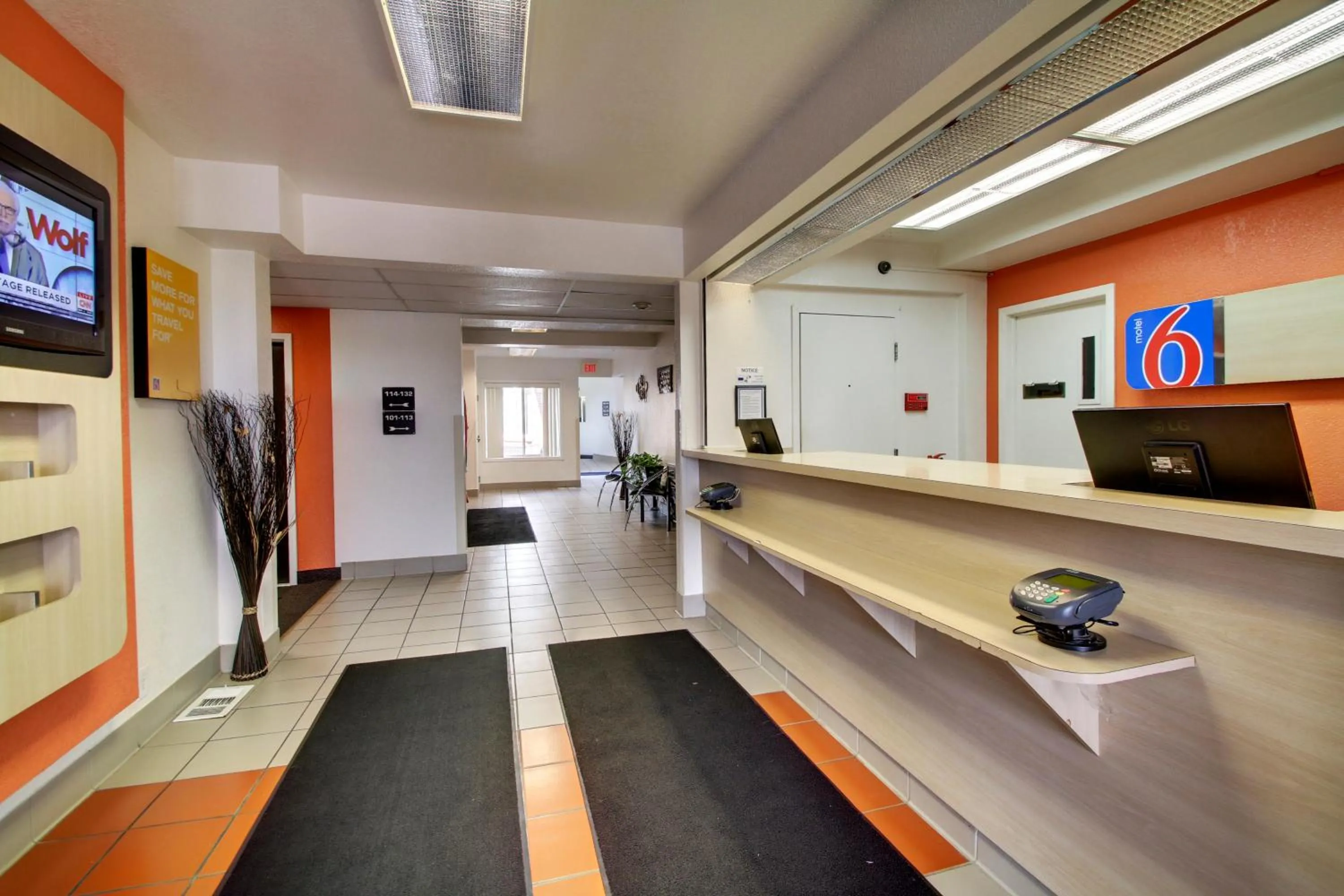 Lobby or reception in Motel 6-Altoona, IA - Des Moines East