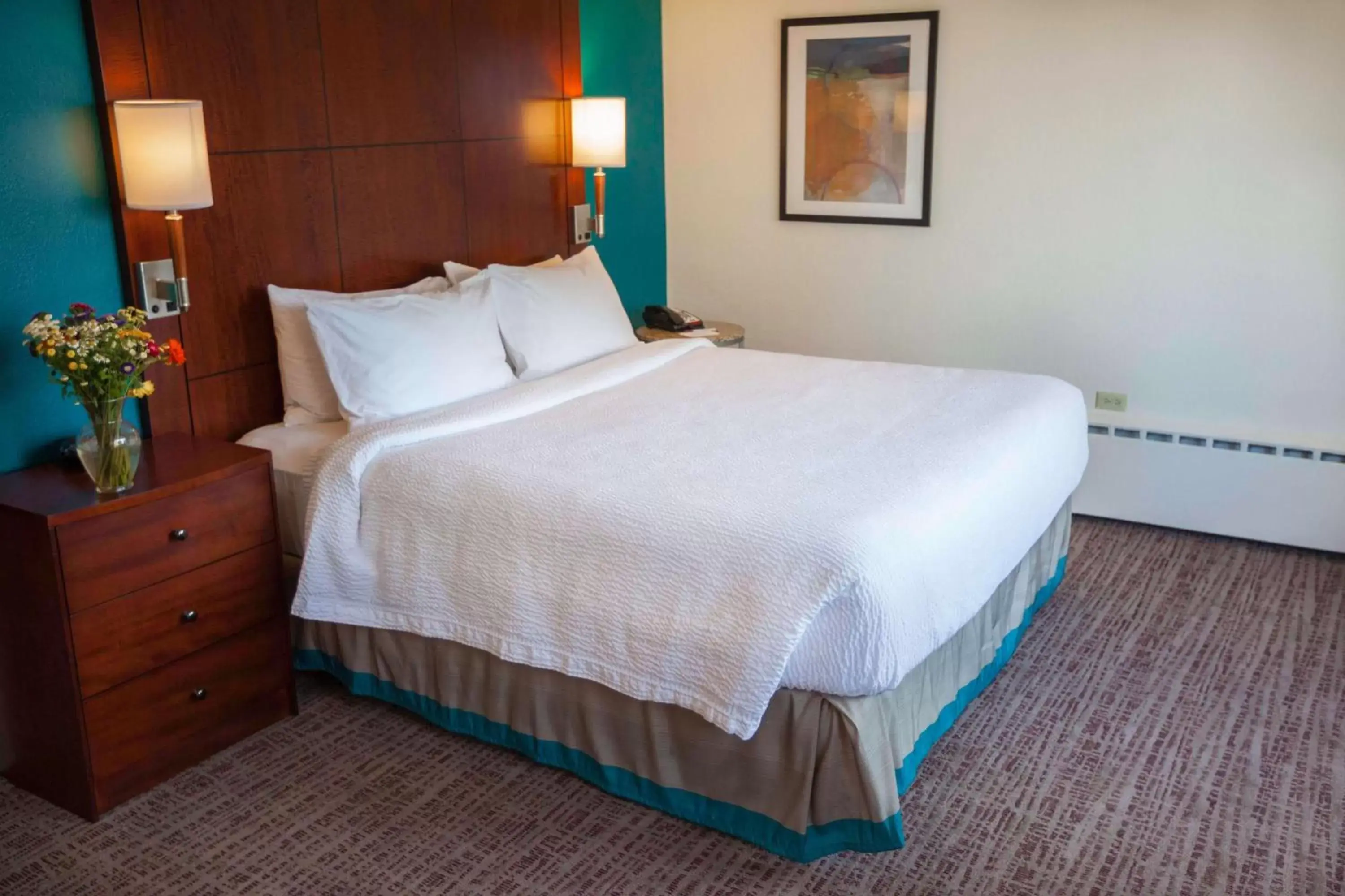 Bed in Sonesta ES Suites Chicago Downtown Magnificent Mile Medical