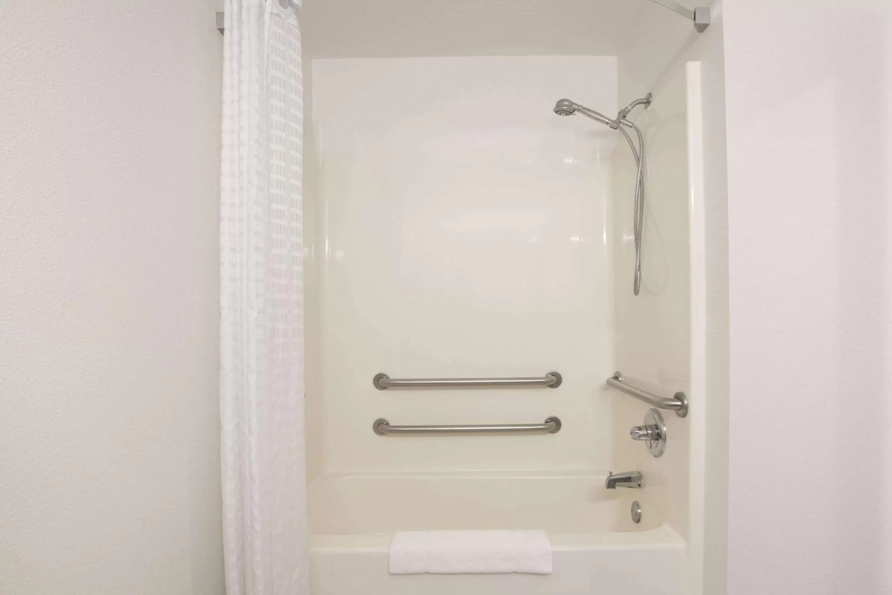 Bathroom in Howard Johnson by Wyndham Beckley