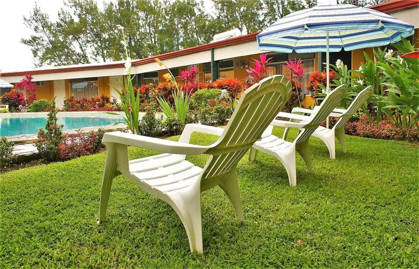 Patio, Swimming Pool in Hotel Puerta del Sol - San Jose Airport