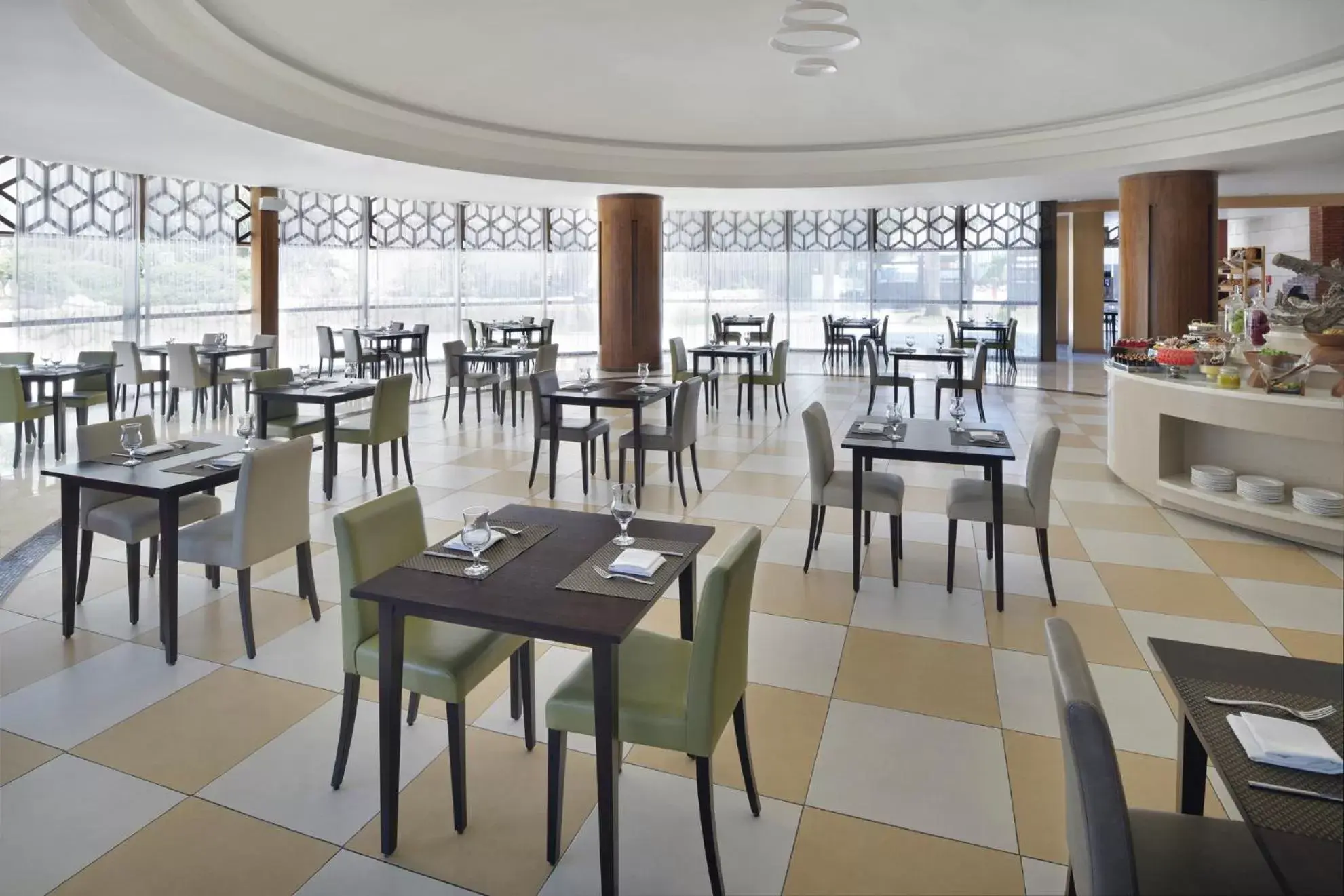 Restaurant/Places to Eat in Mövenpick Hotel Amman