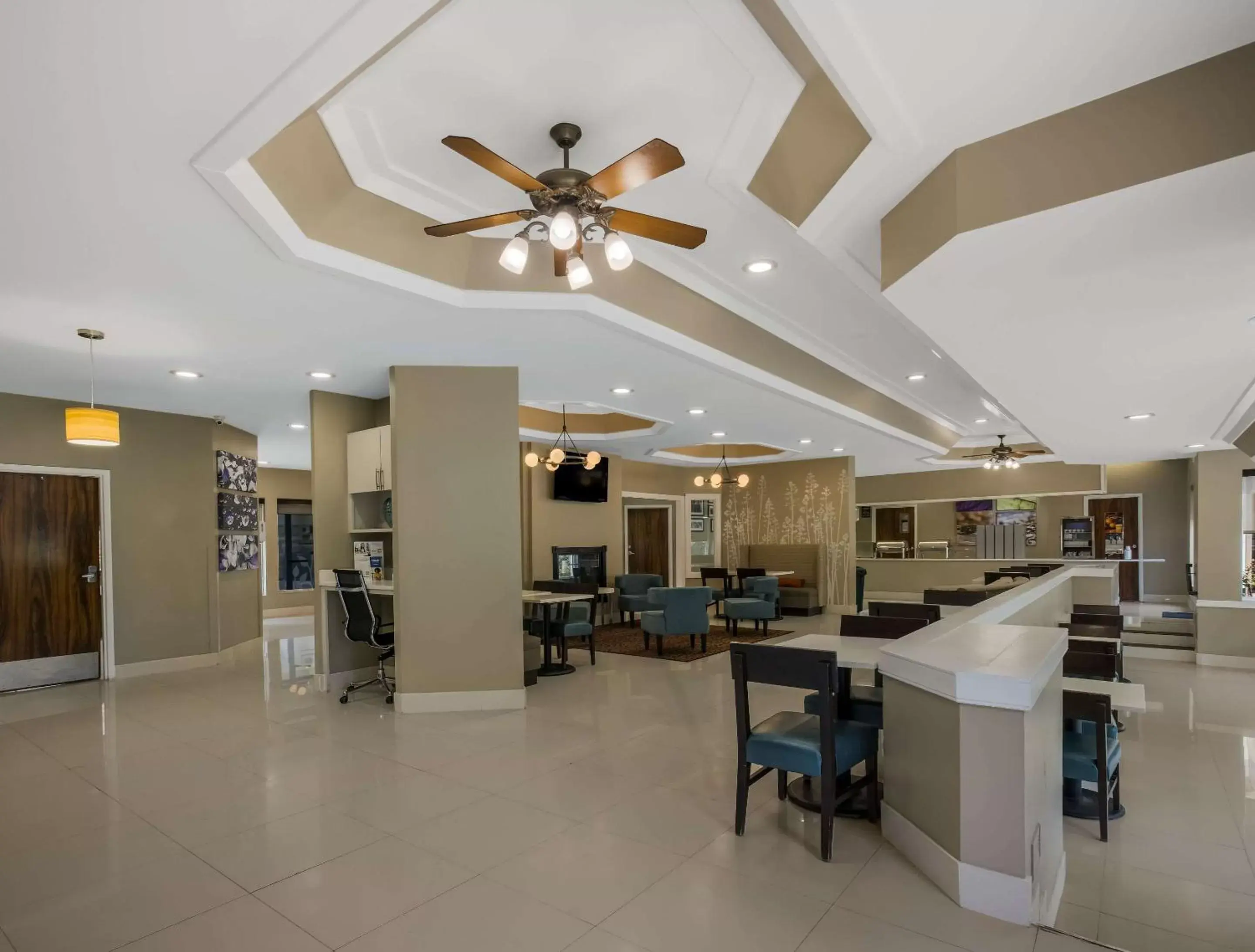 Lobby or reception in MainStay Suites Savannah Midtown Lobby or reception in MainStay Suites Savannah Midtown