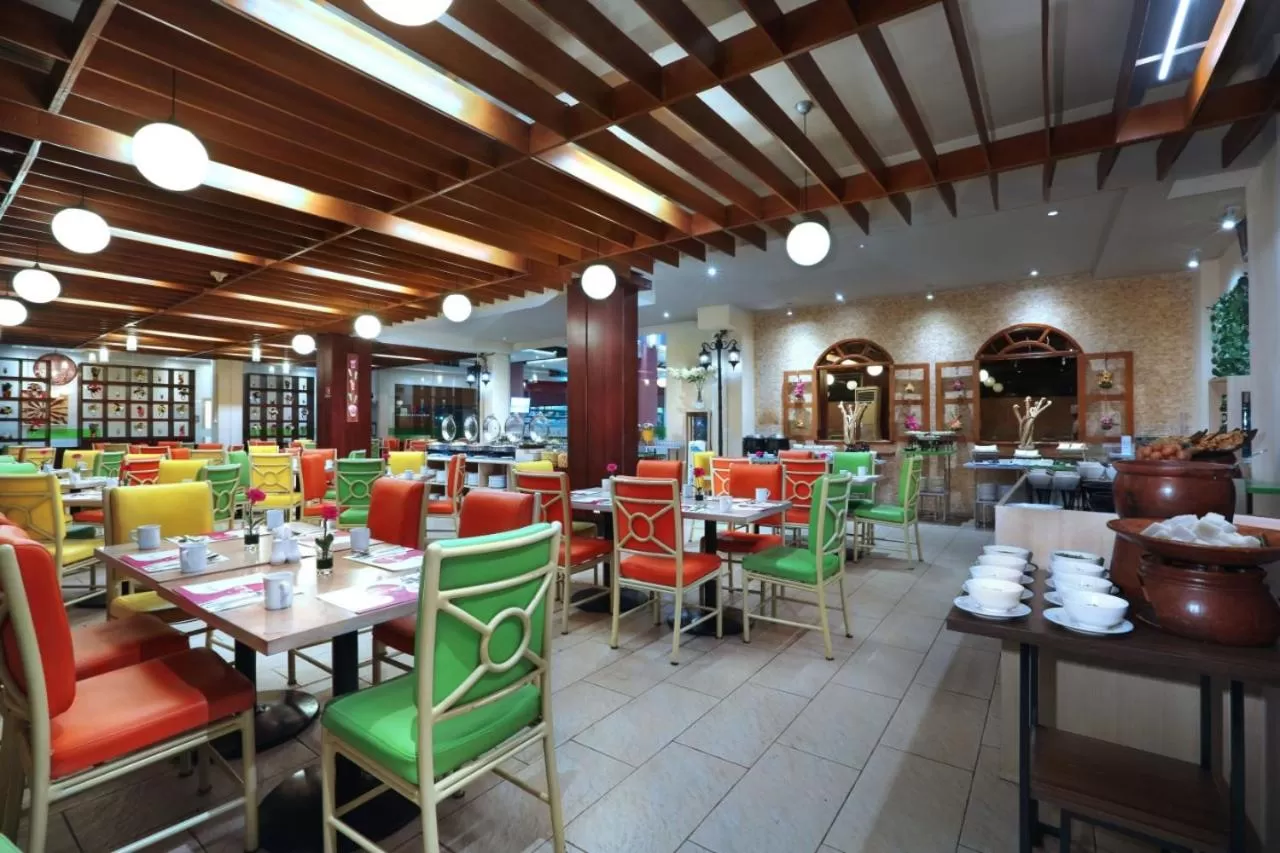 Restaurant/places to eat in favehotel Premier Cihampelas