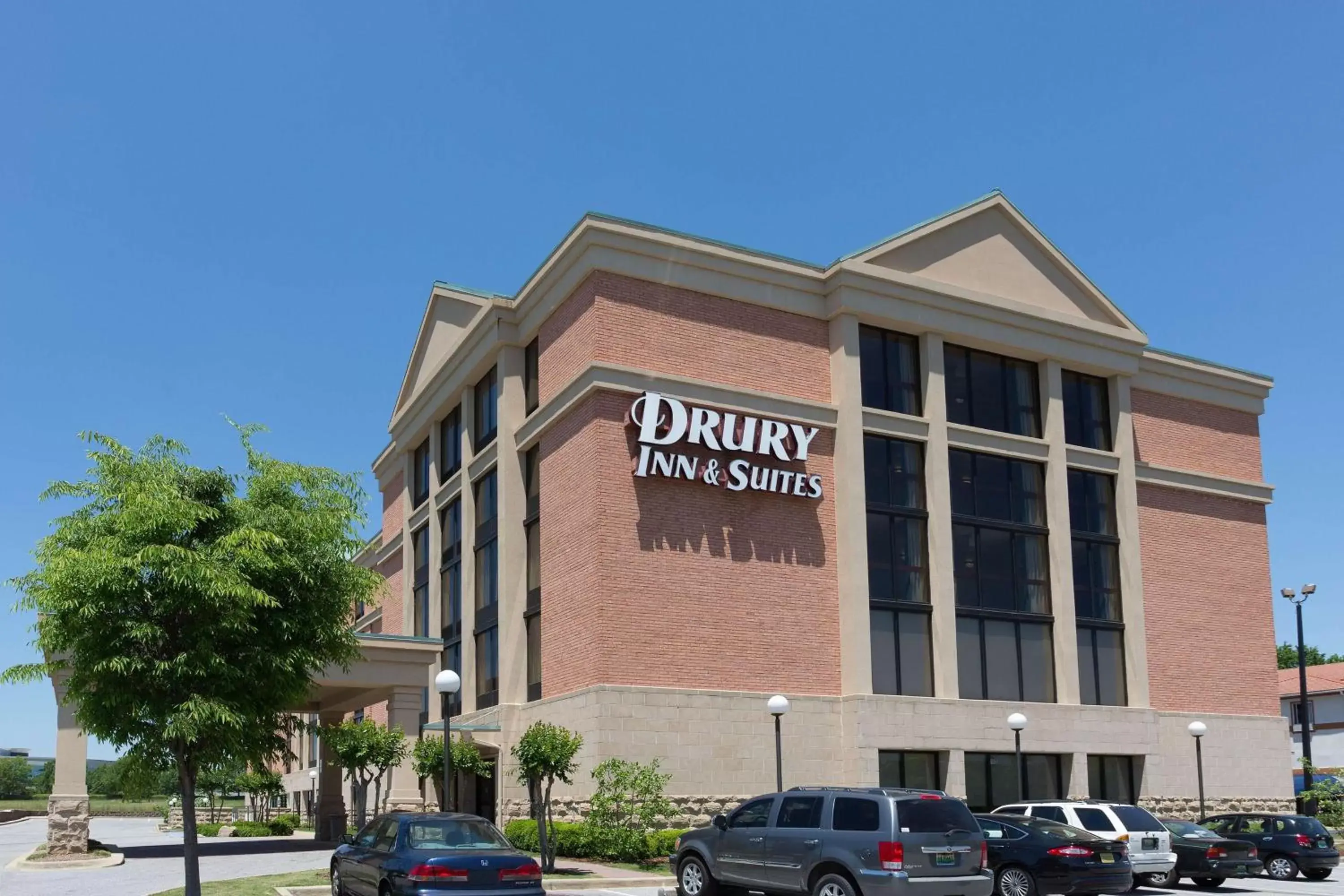 Property Building in Drury Inn & Suites Birmingham Lakeshore Drive