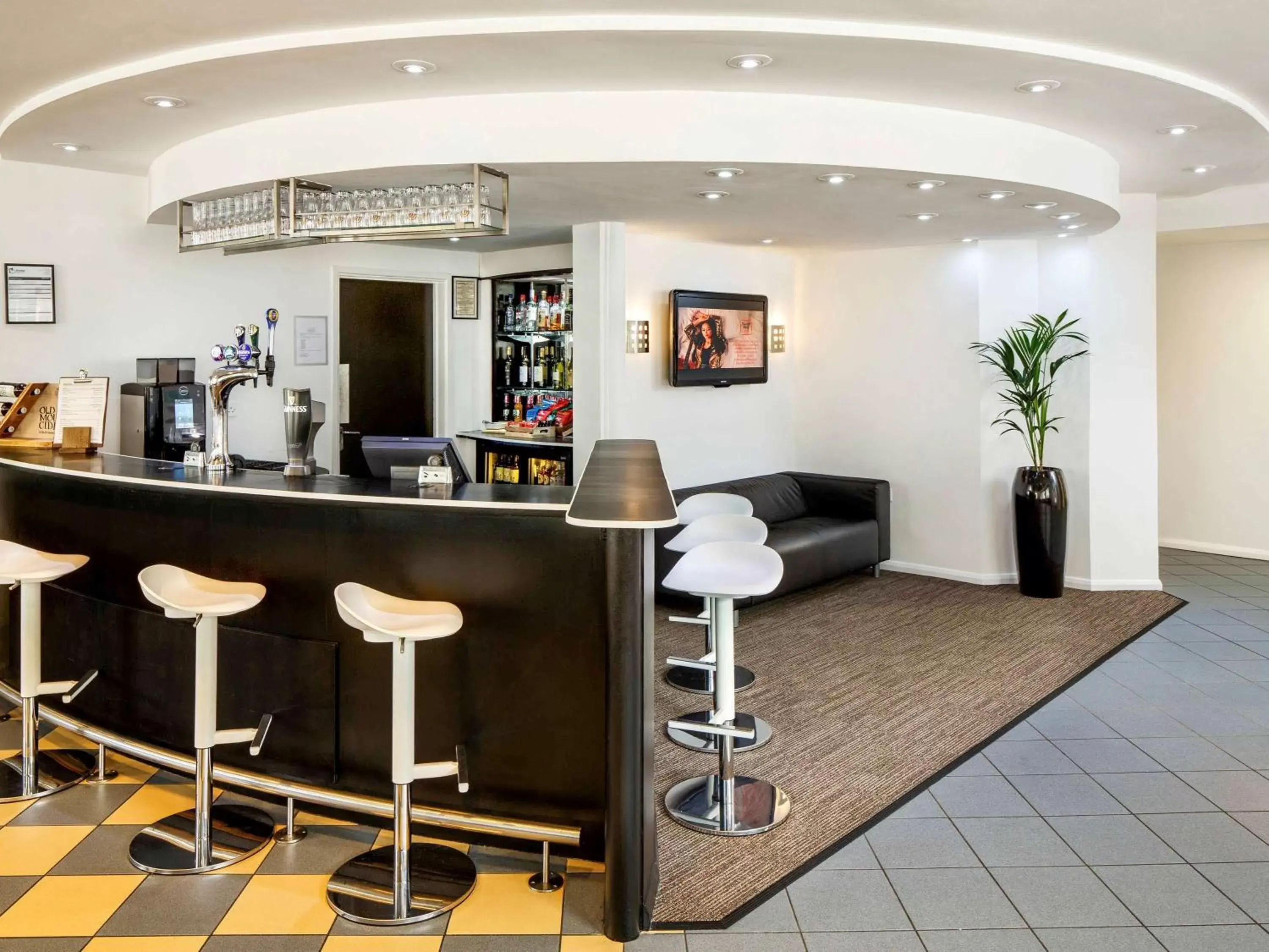 Lounge or bar in ibis Preston North