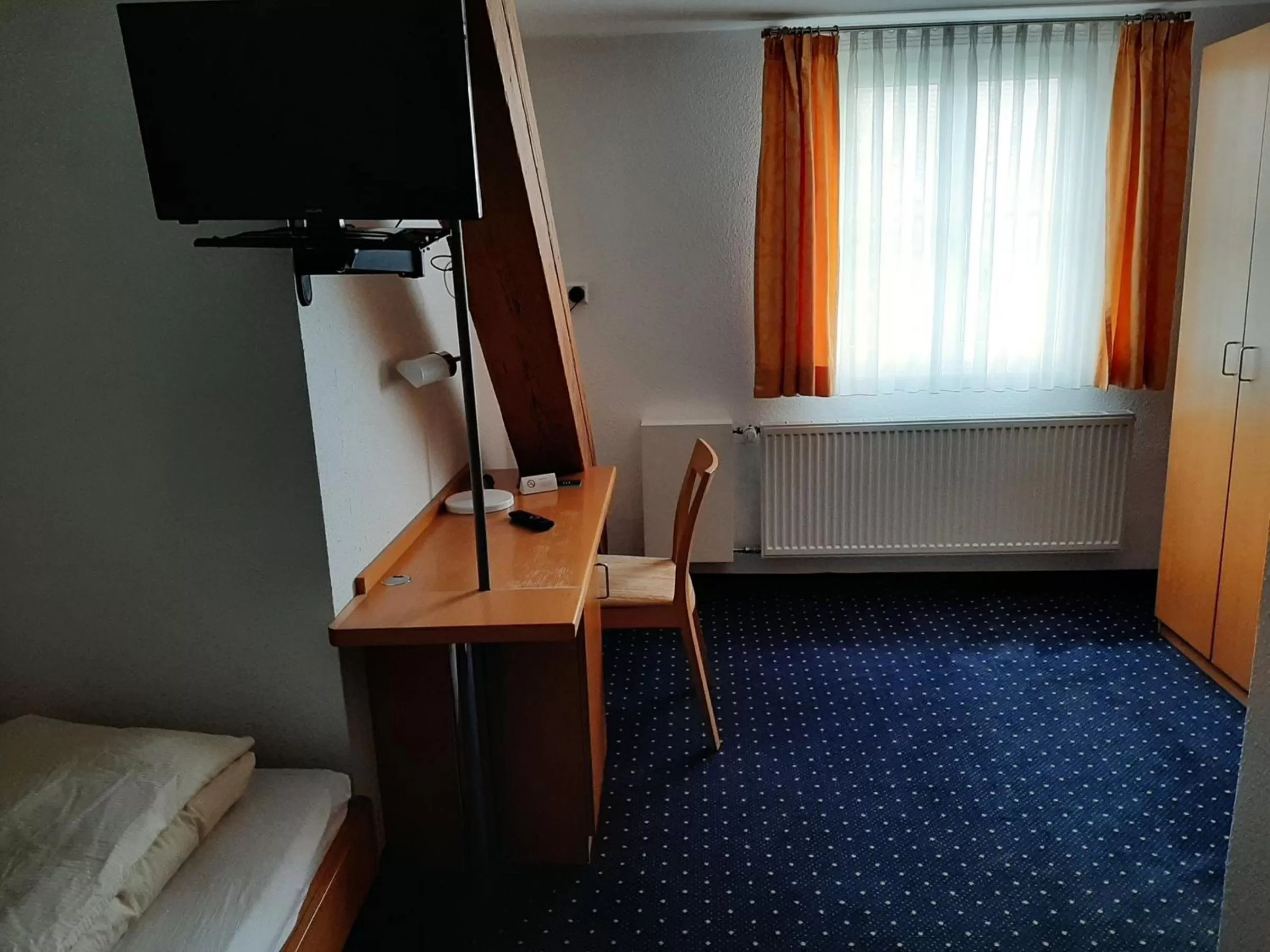 Photo of the whole room, TV/Entertainment Center in Hotel Restaurant Adler