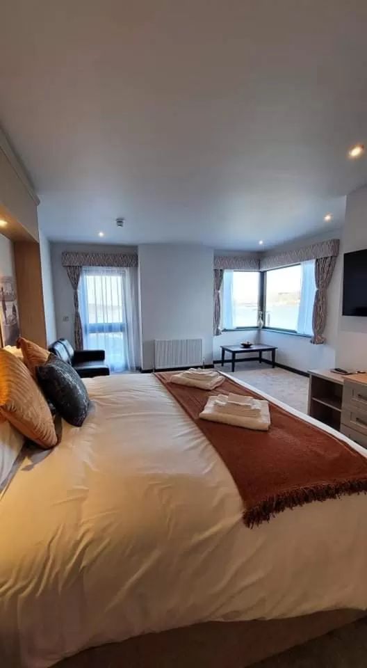 Deluxe Double Room with Balcony and Sea View in The Teifi Waterside Hotel