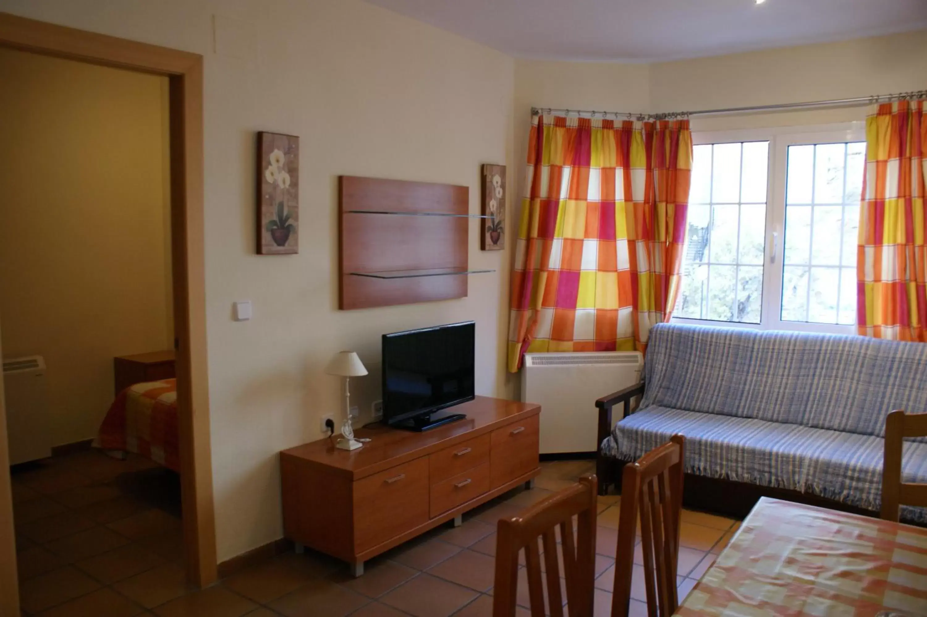 Day, TV/Entertainment Center in Apartamentos Sierra Nevada Welcome