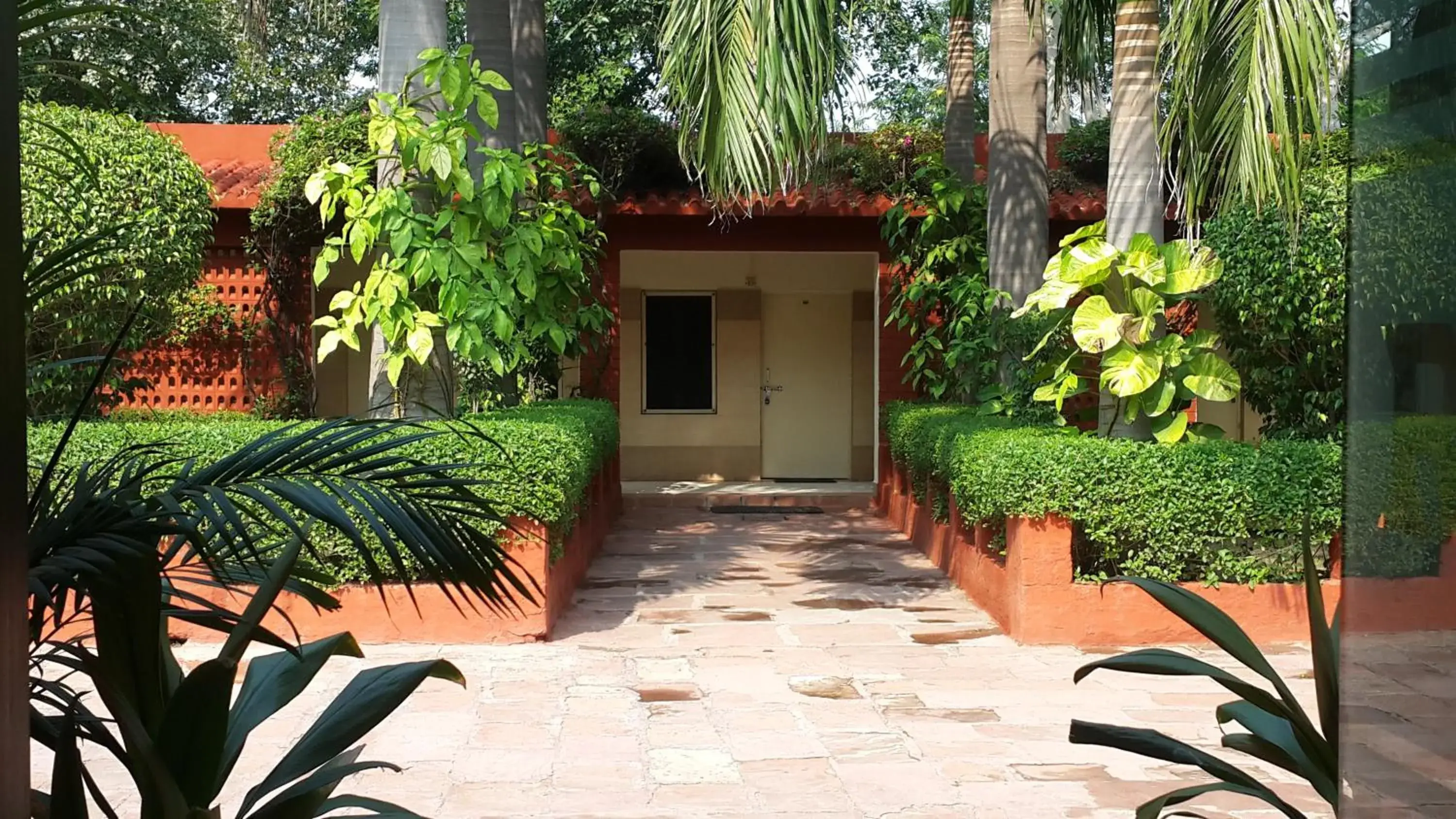 Facade/entrance in Hotel Sheela